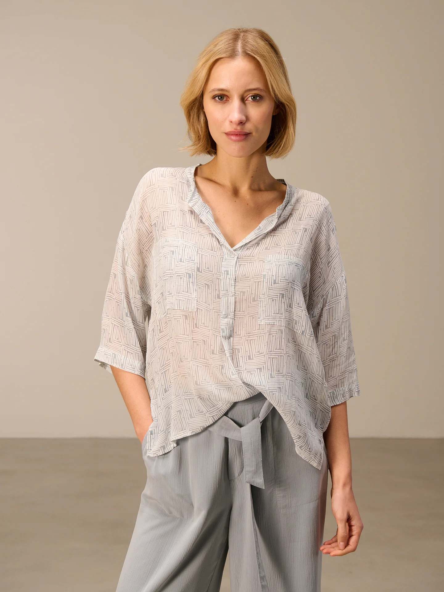 Bluse mit Stehkragen - Image 6