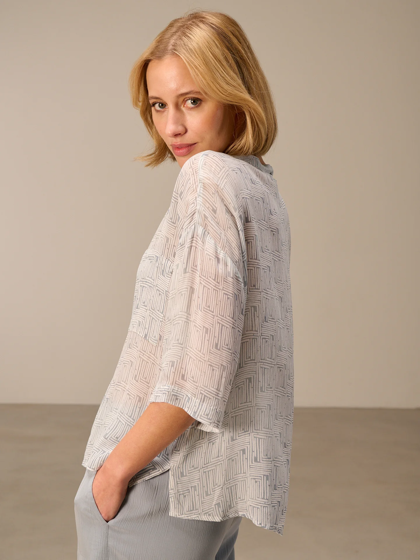 Bluse mit Stehkragen - Image 8