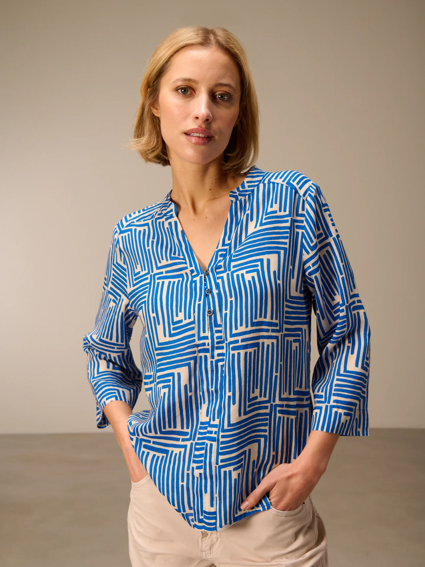 Bluse mit Stehkragen - Image 7