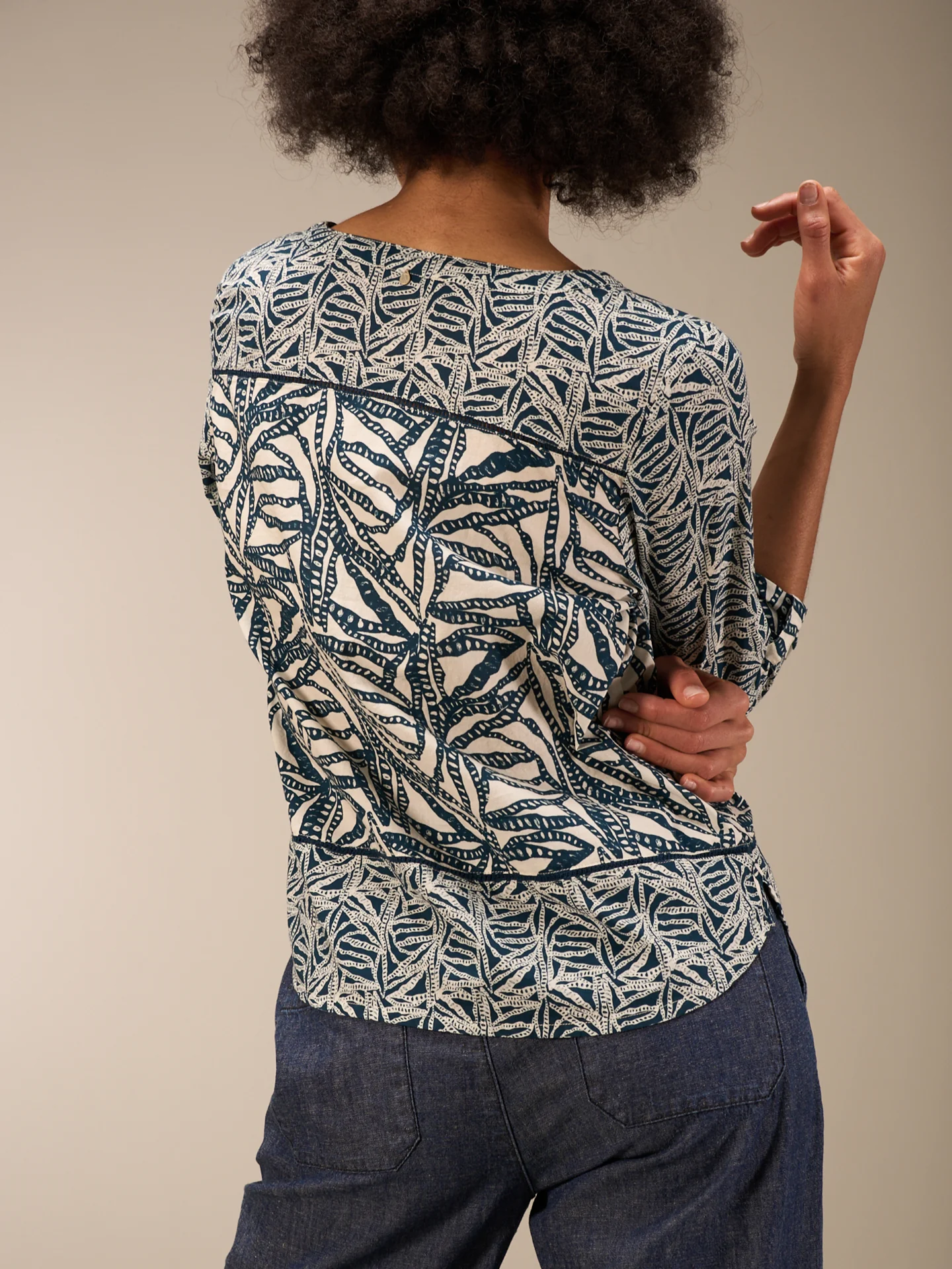 Bluse mit V-Ausschnitt - Image 3