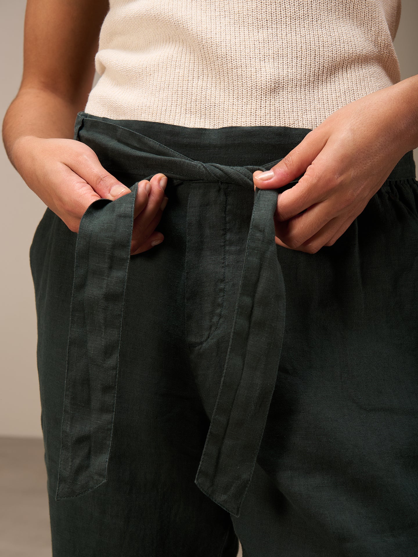 Hose mit Gürtel - Image 19