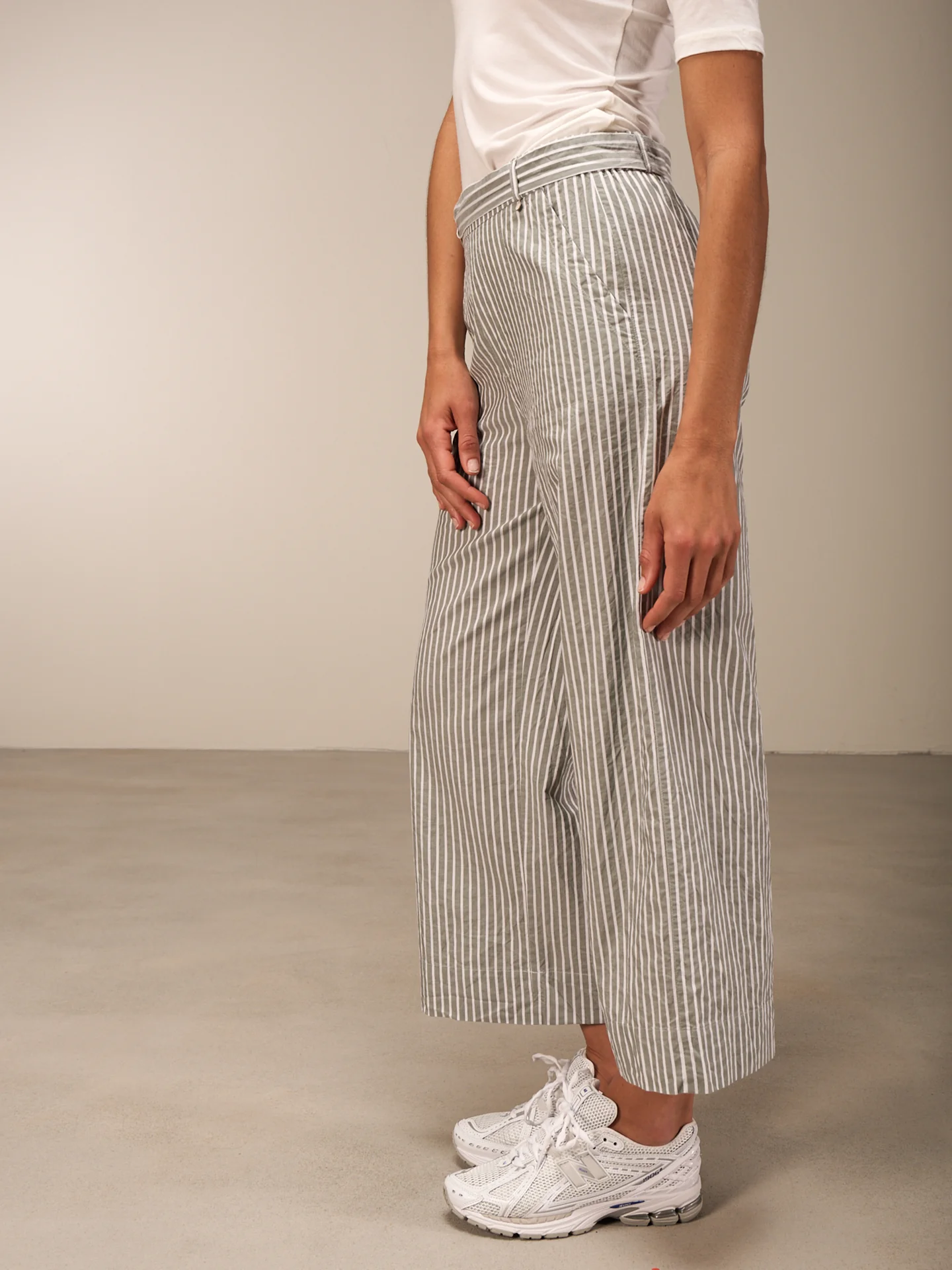 Hose mit Gürtel - Image 7