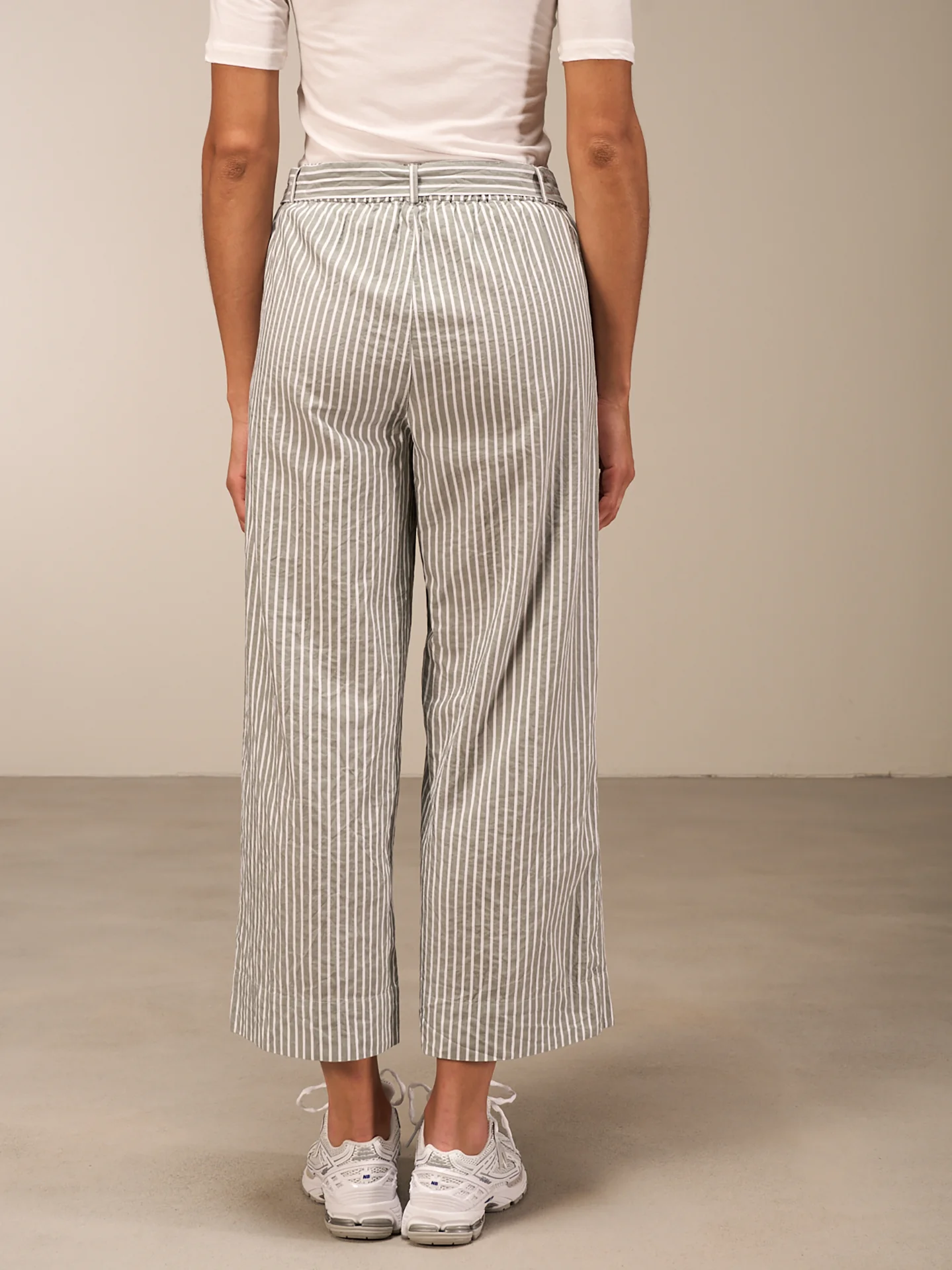 Hose mit Gürtel - Image 8