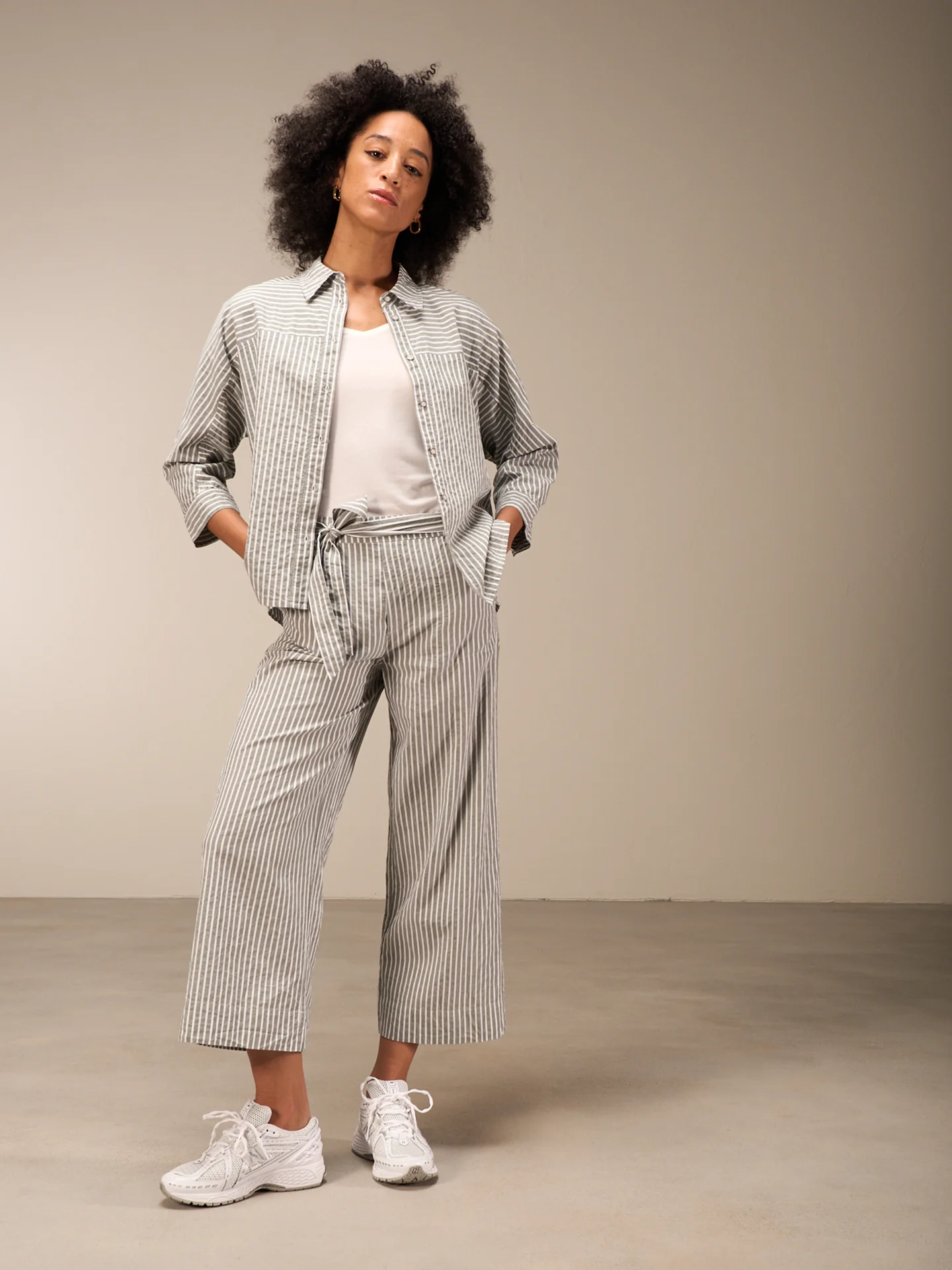 Hose mit Gürtel - Image 9