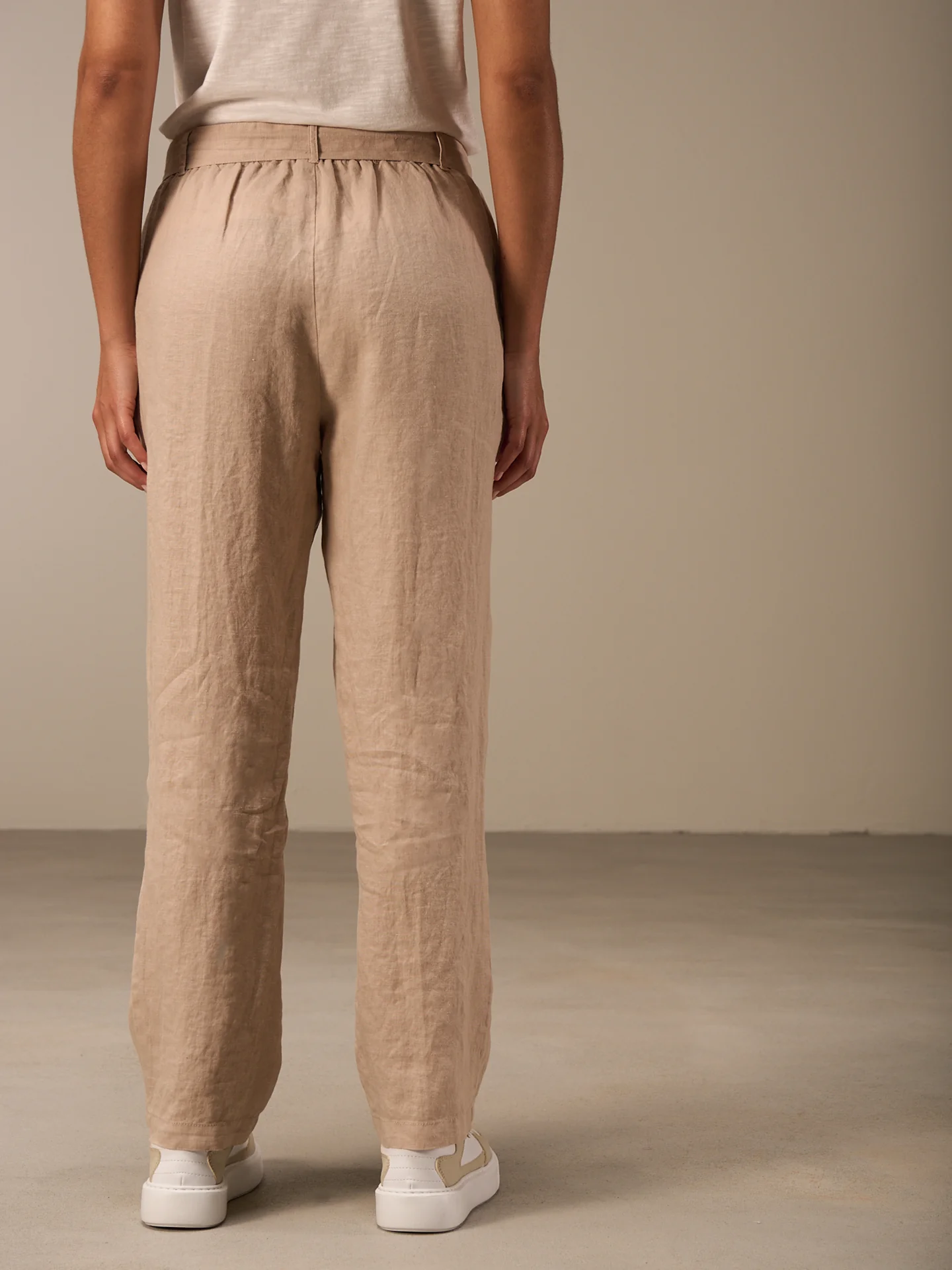 Hose mit Gürtel - Image 4