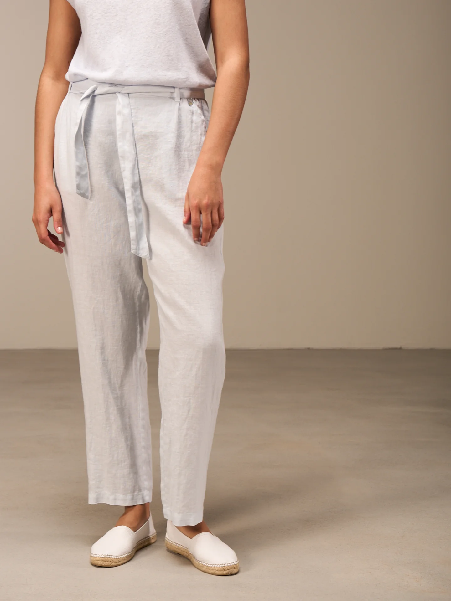 Hose mit Gürtel - Image 6