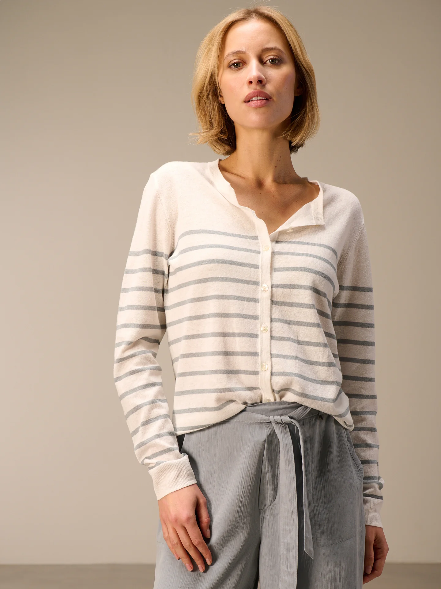 Strickjacke mit Leinen - Image 13