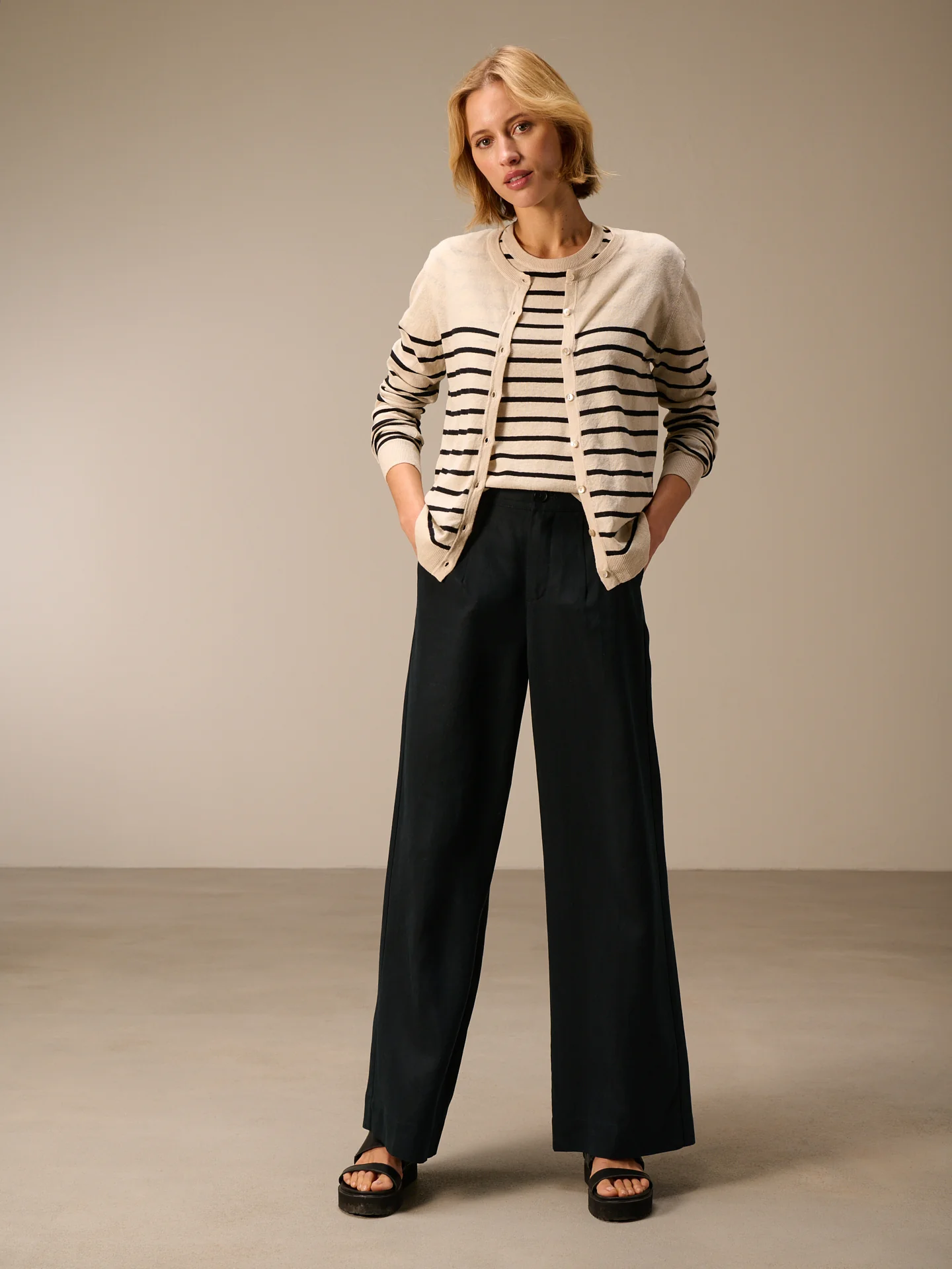 Strickjacke mit Leinen - Image 8