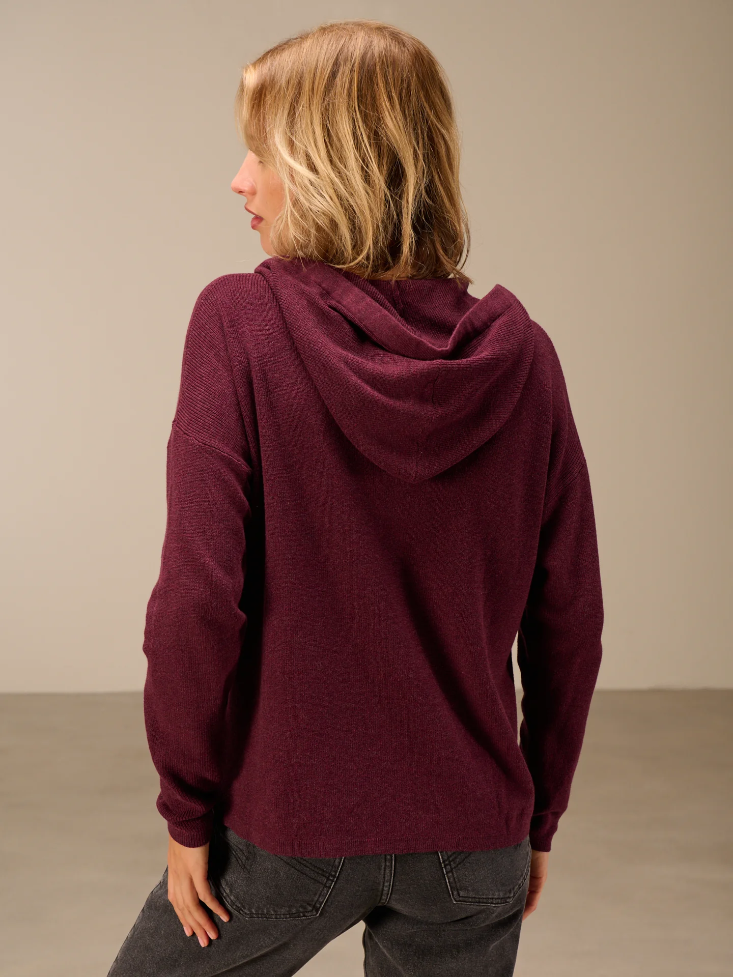 Pullover mit Kapuze - Image 10