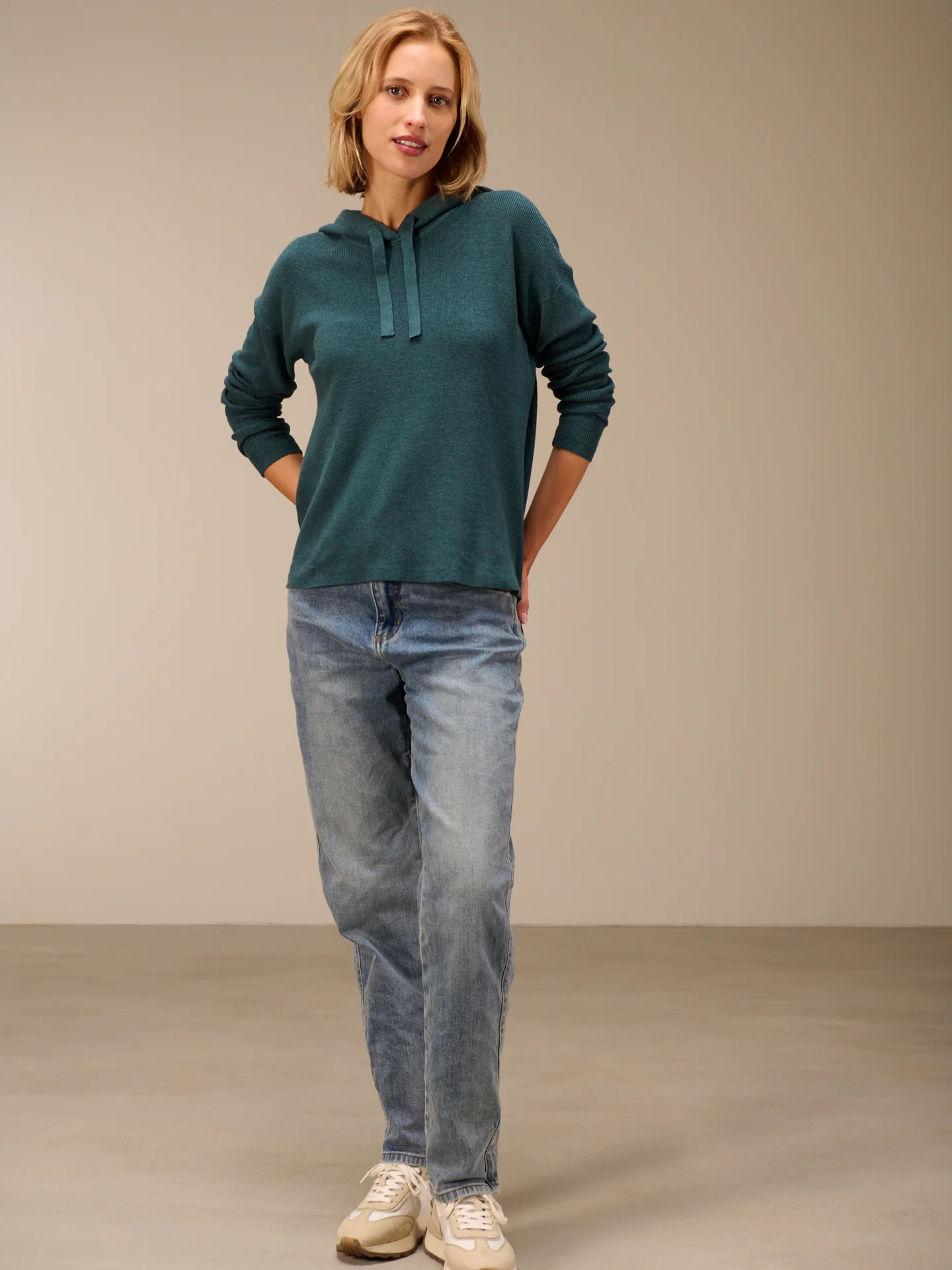 Pullover mit Kapuze - Image 13
