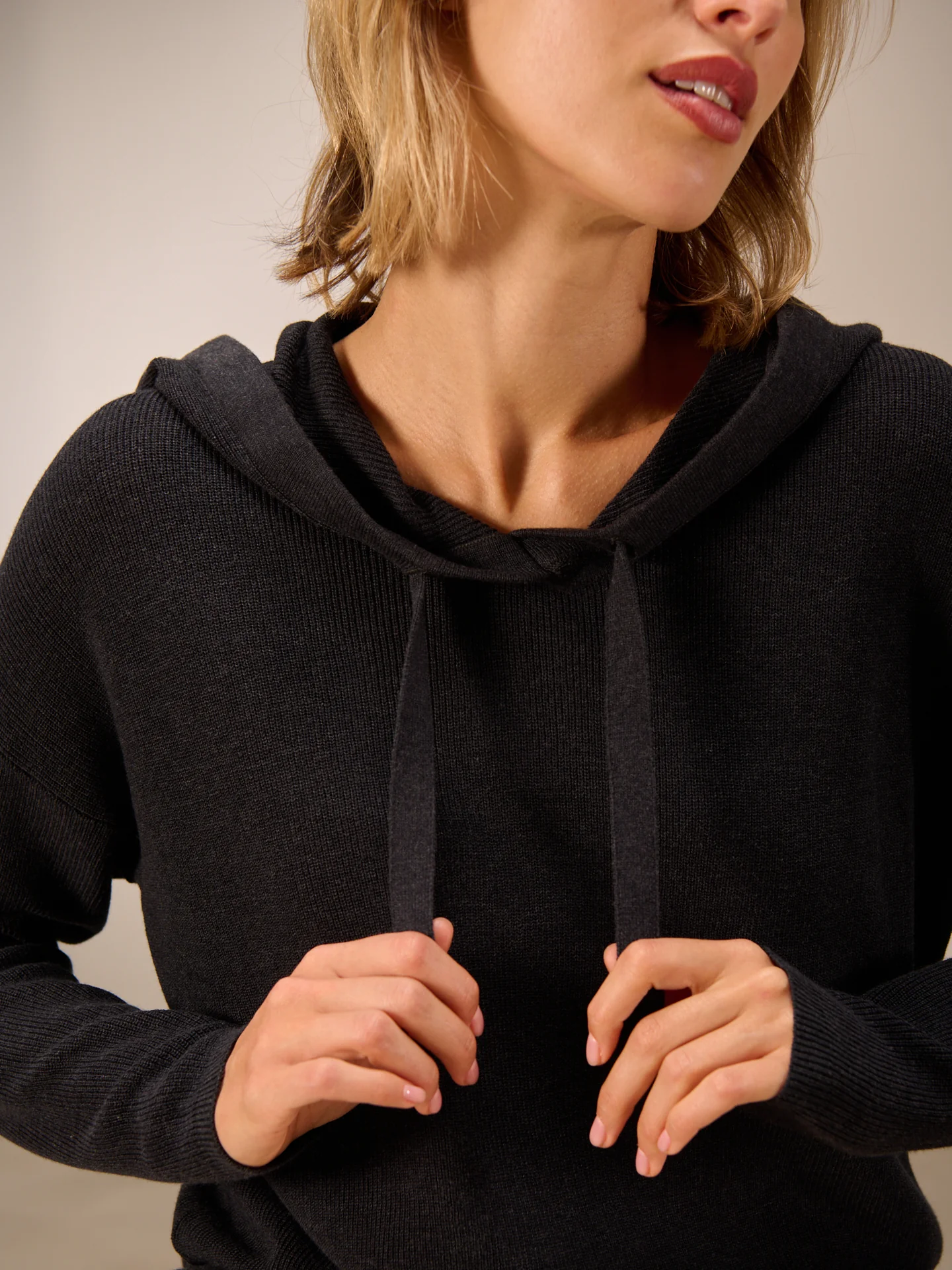 Pullover mit Kapuze - Image 3