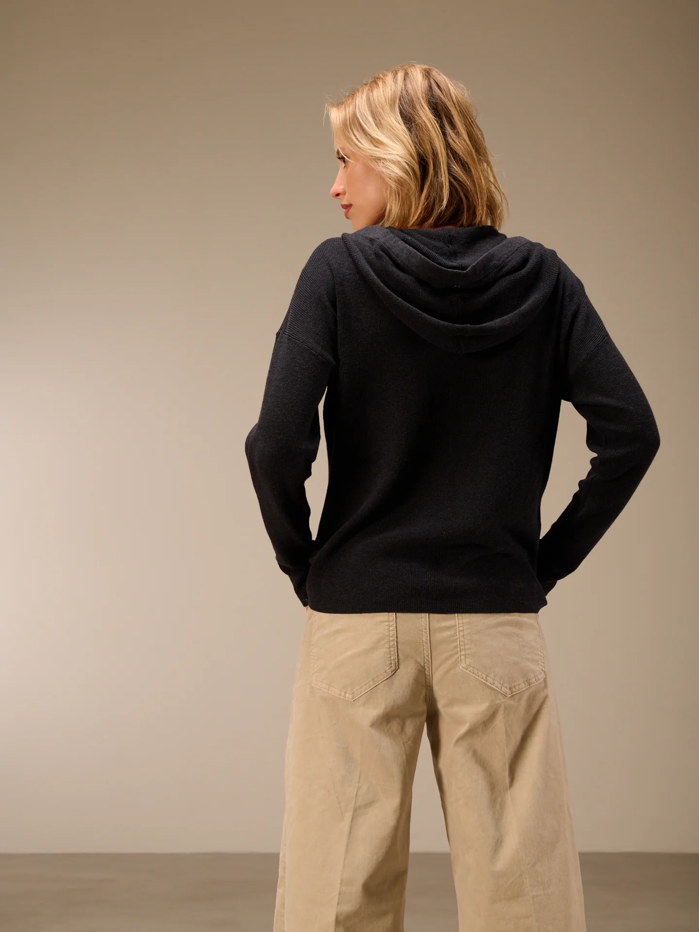 Pullover mit Kapuze - Image 4