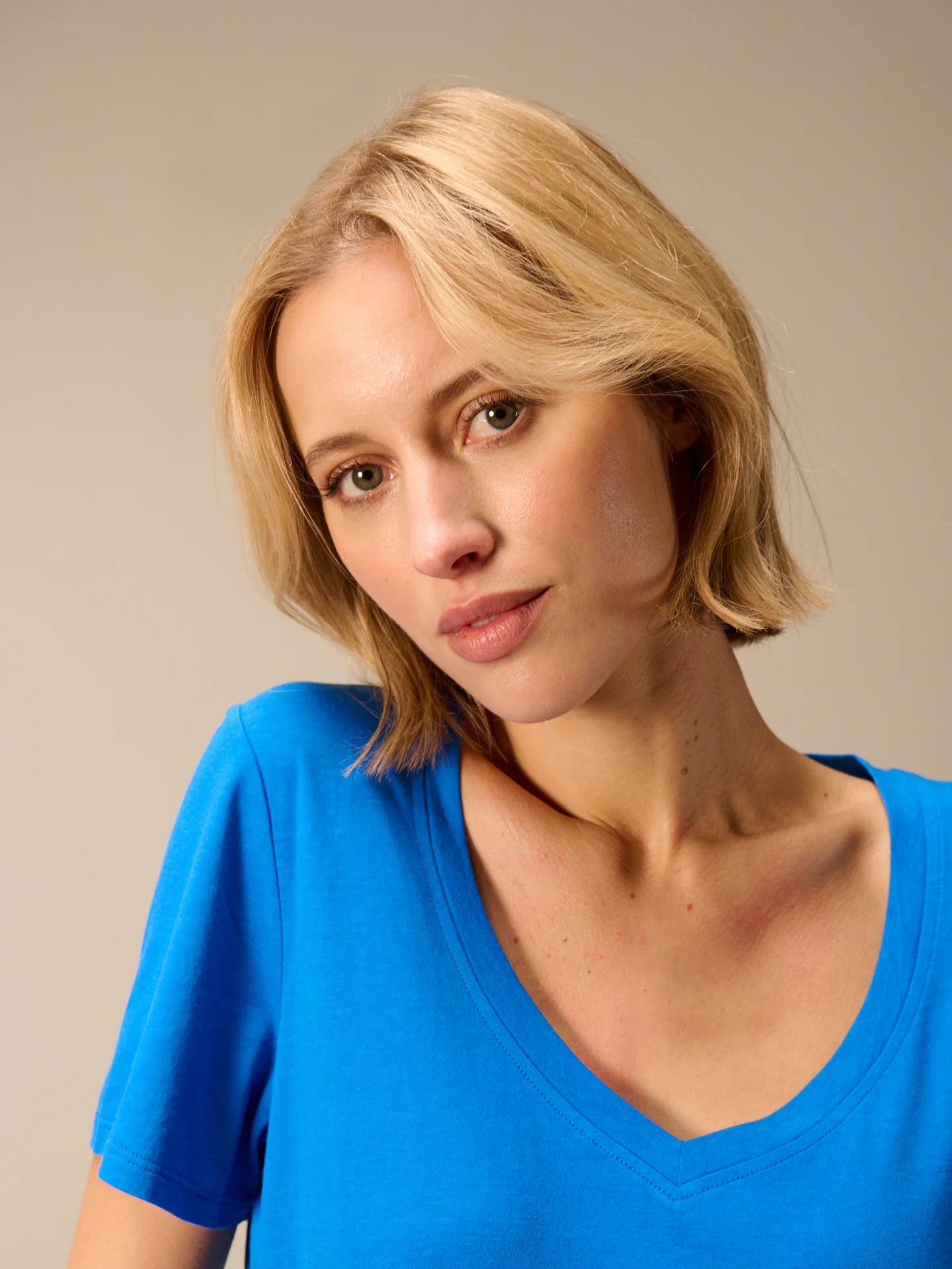 Shirt mit V-Ausschnitt - Image 13