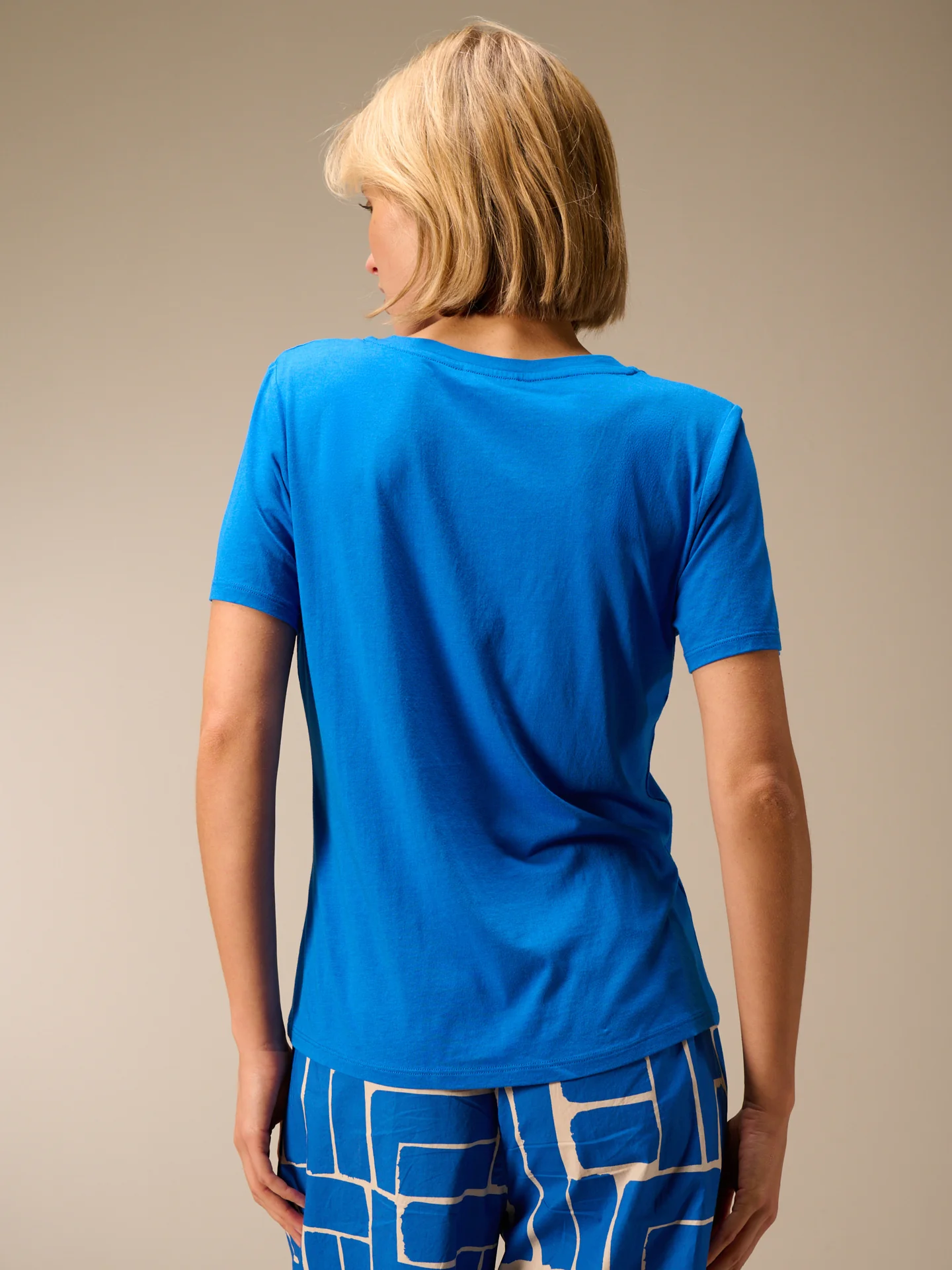 Shirt mit V-Ausschnitt - Image 14