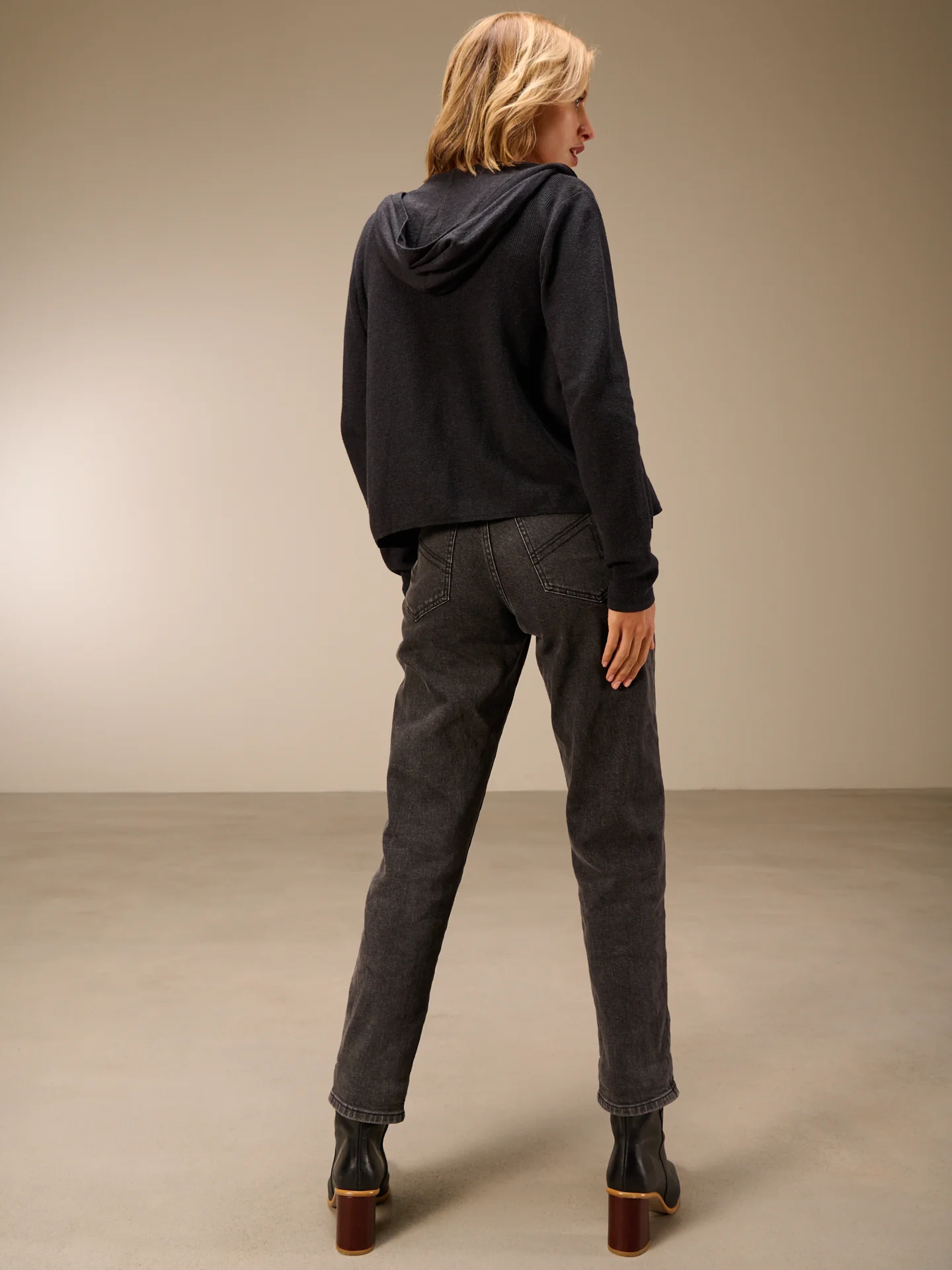 Strickjacke mit Kapuze - Image 4