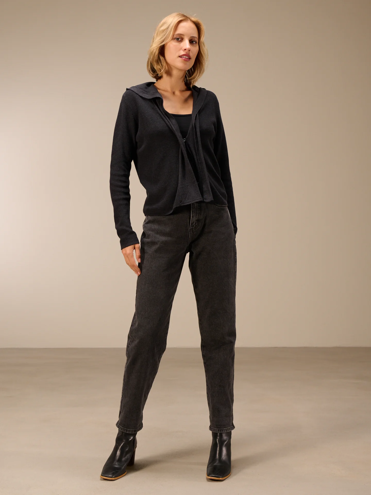 Strickjacke mit Kapuze - Image 5