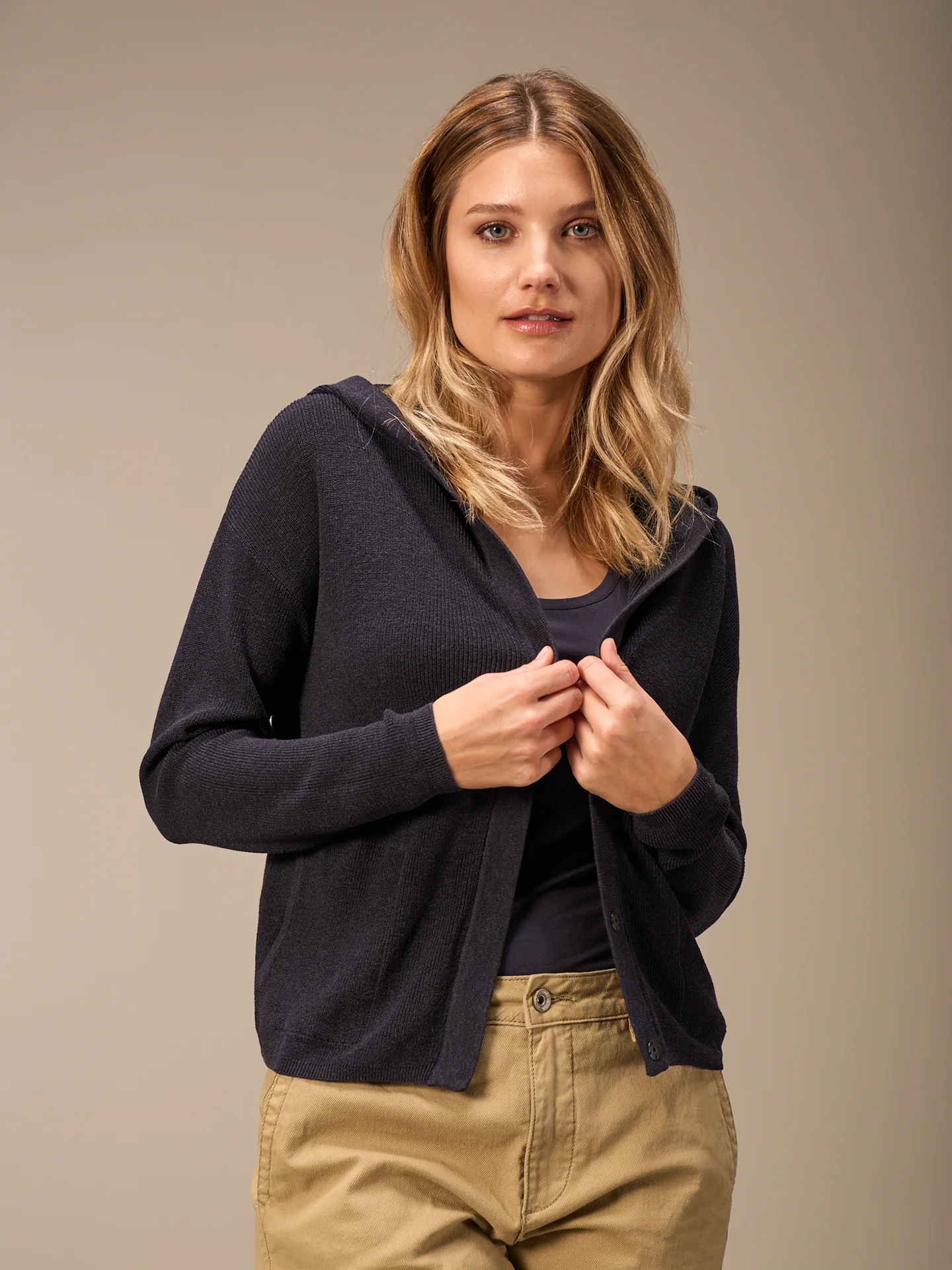 Strickjacke mit Kapuze - Image 12