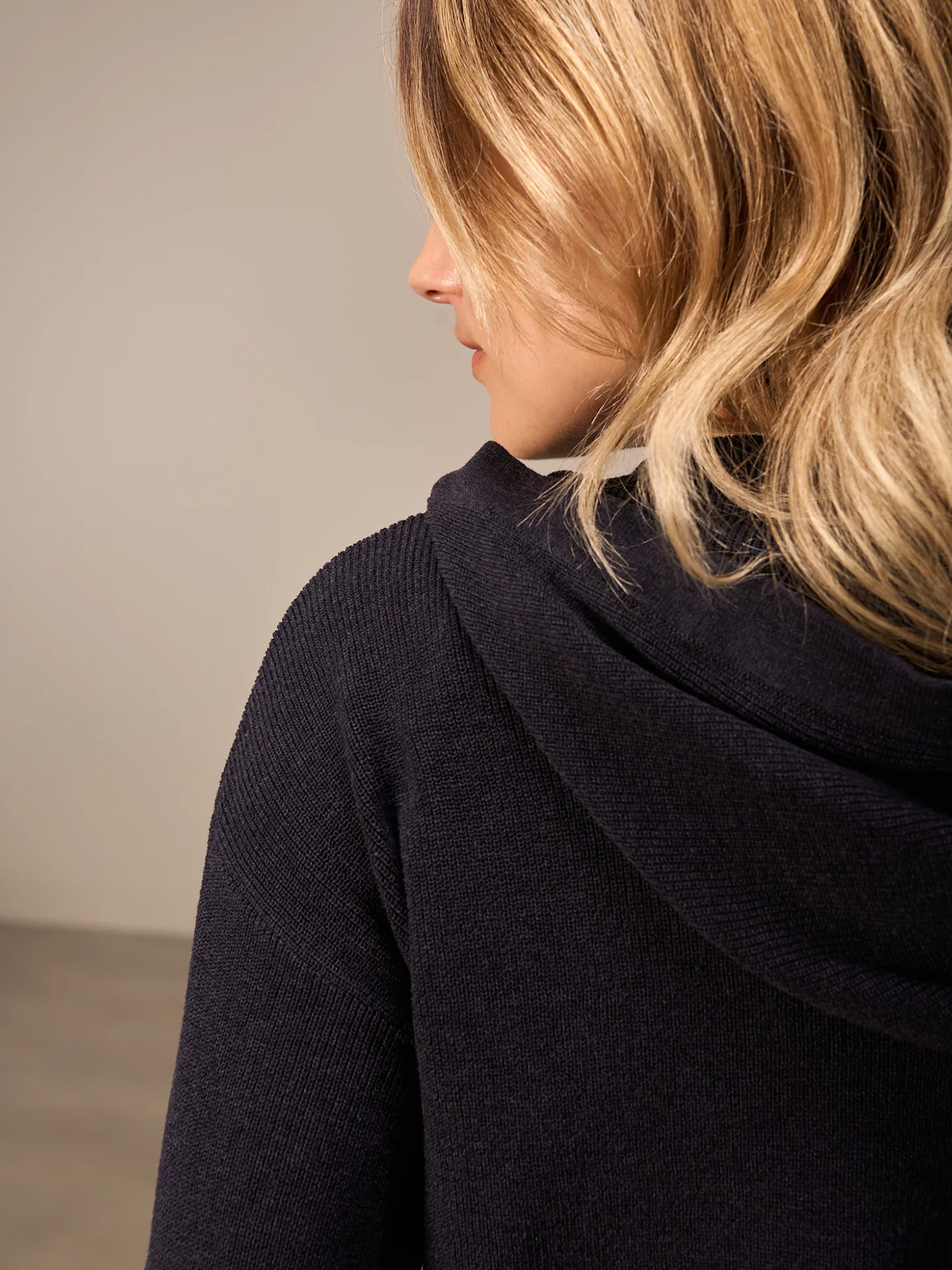 Strickjacke mit Kapuze - Image 13