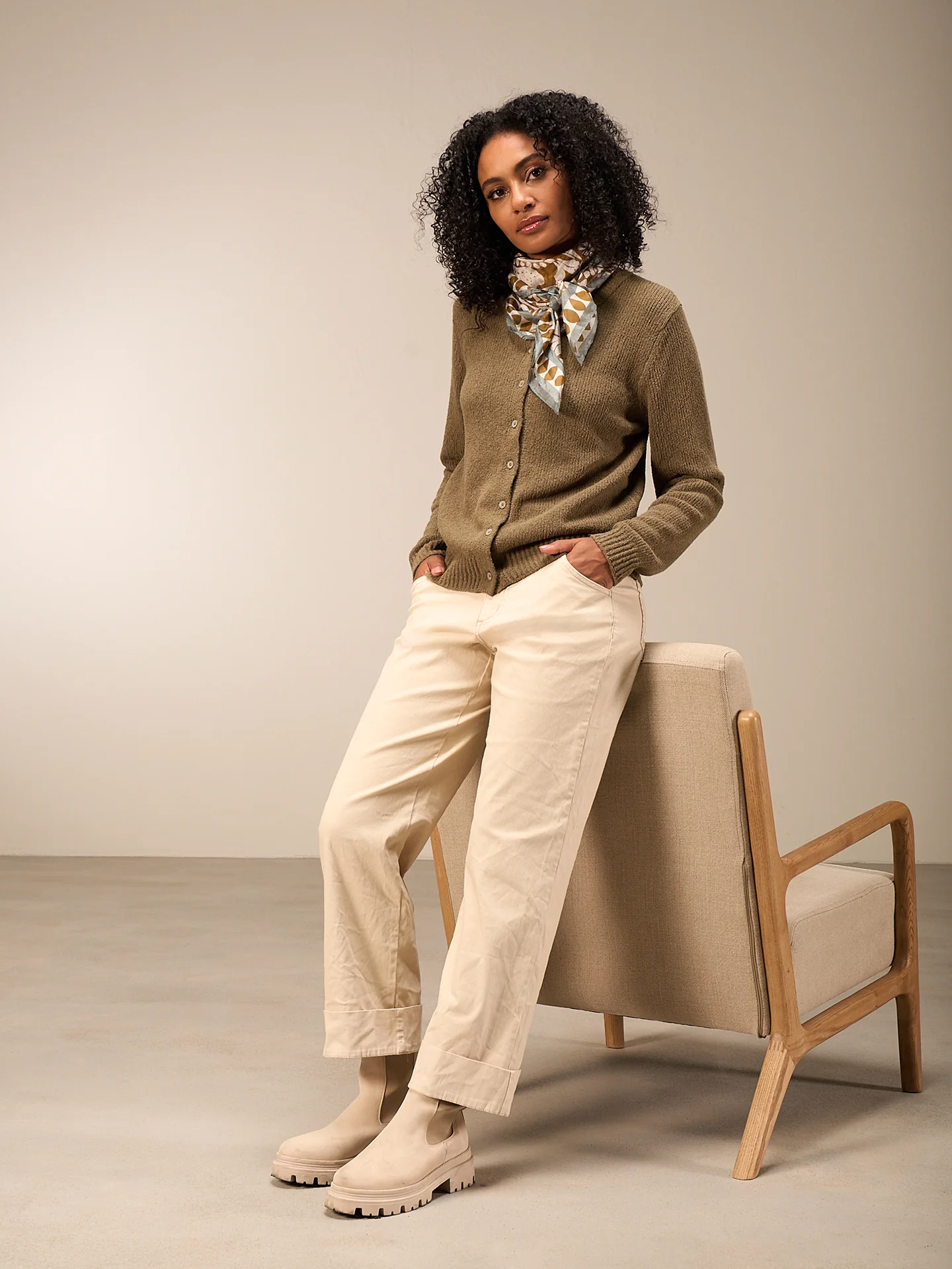 Strickjacke mit Knopfverschluss - Image 16