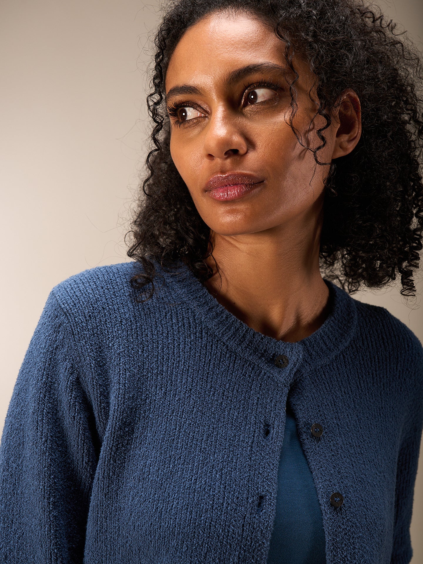 Strickjacke mit Knopfverschluss - Image 3