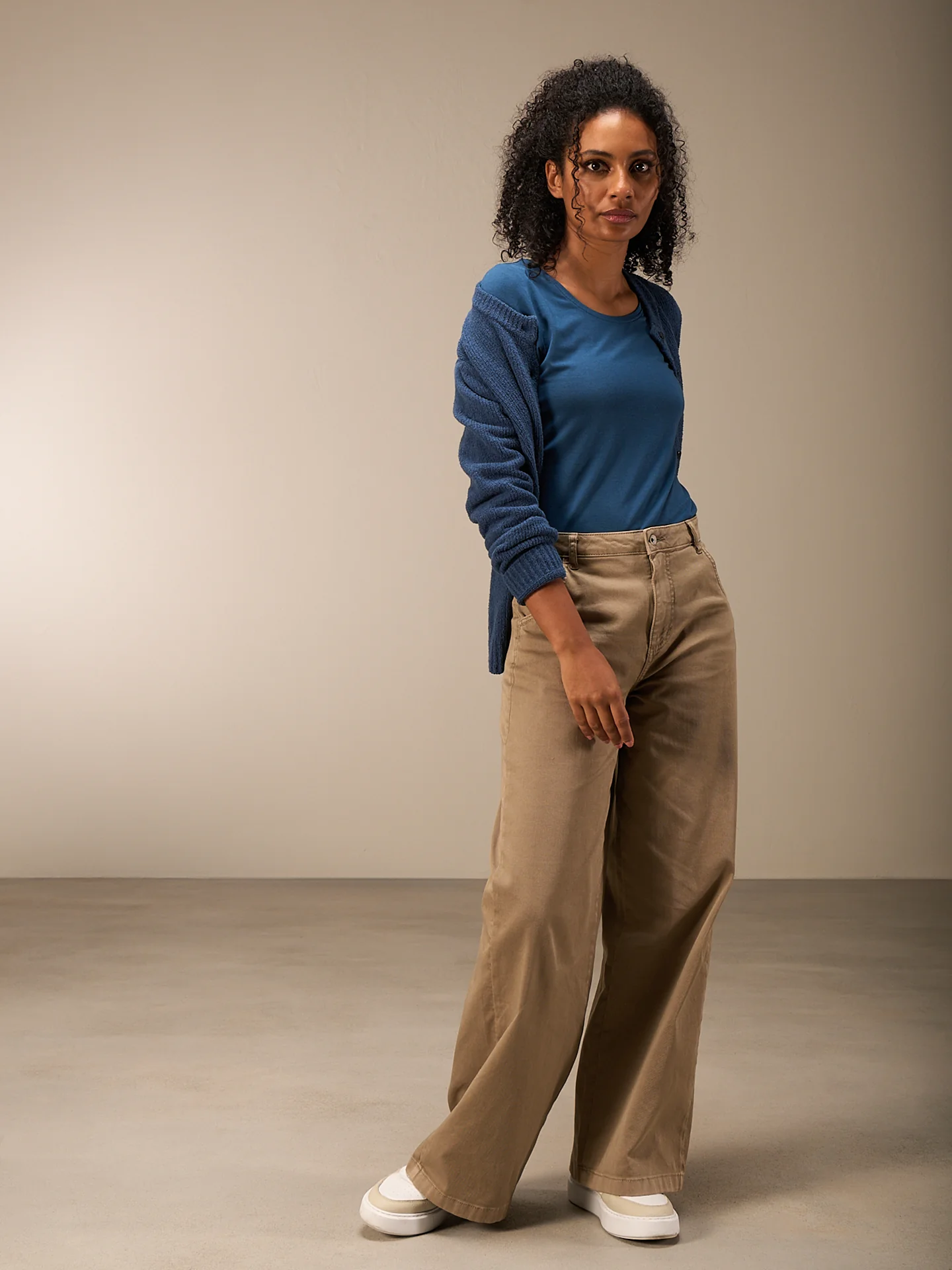 Strickjacke mit Knopfverschluss - Image 5