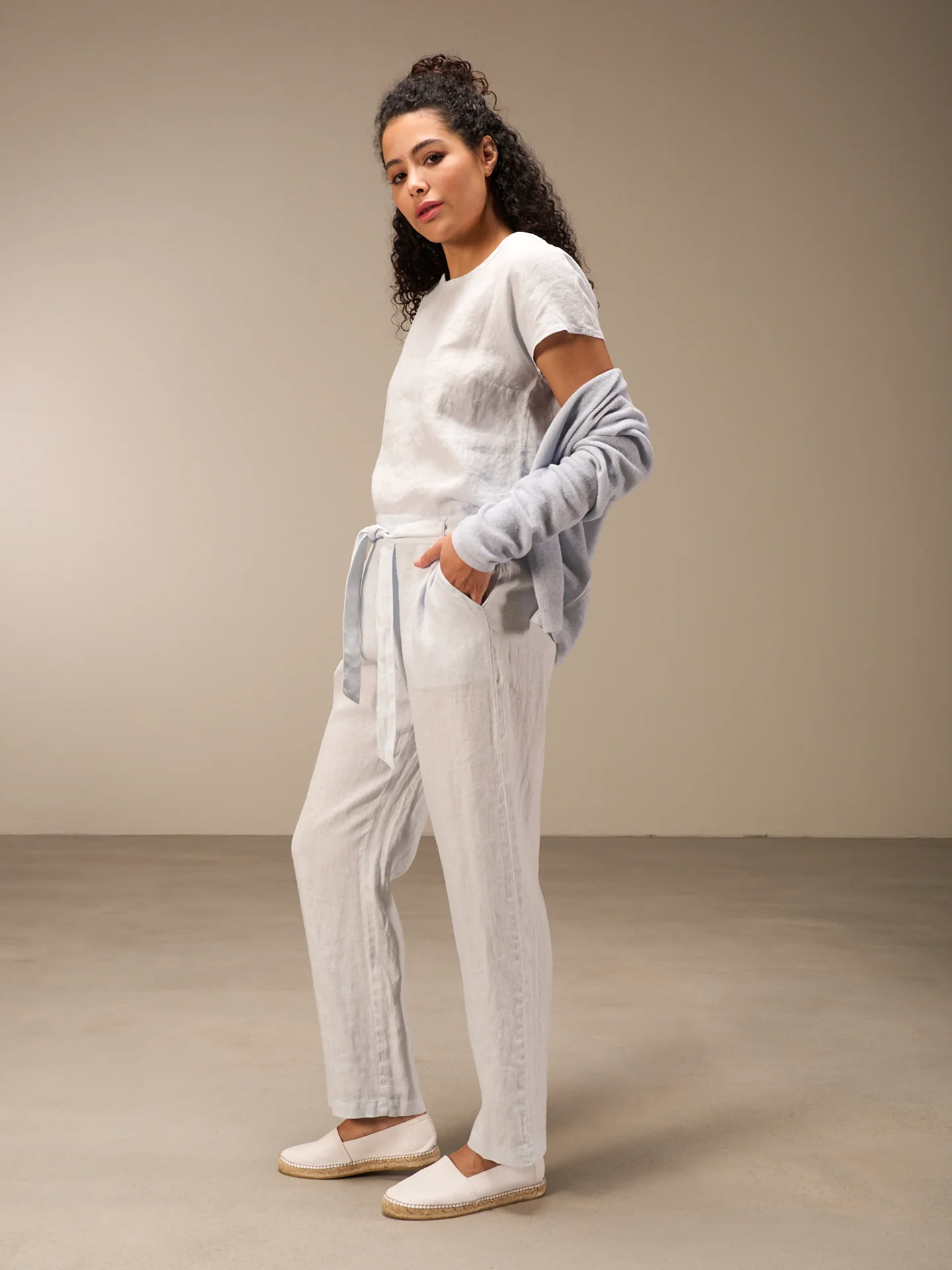 Strickjacke mit Knopfverschluss - Image 10