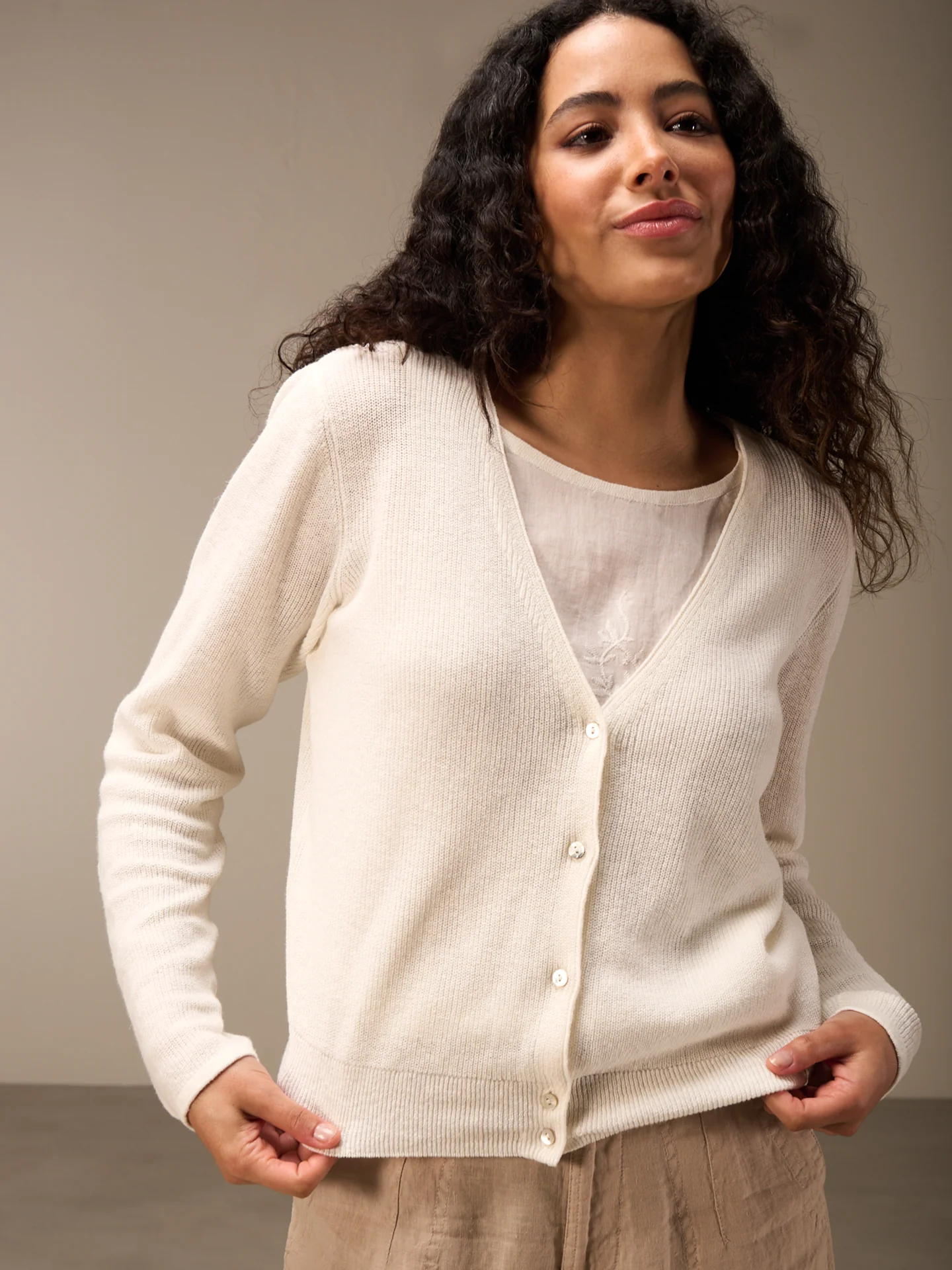 Strickjacke mit Knopfverschluss - Image 15