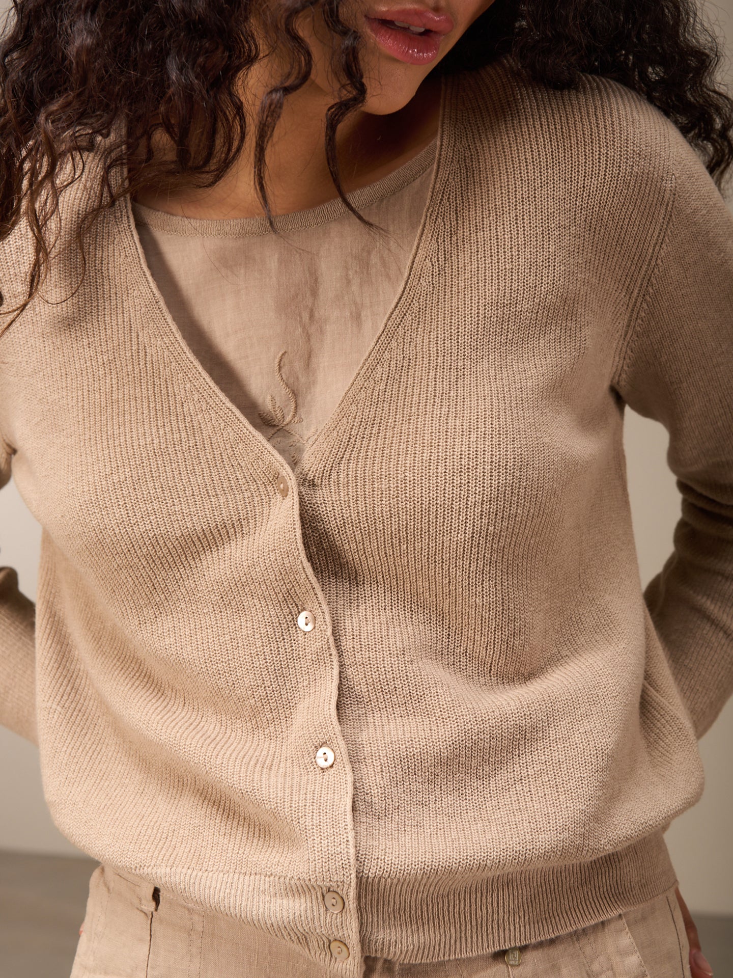 Strickjacke mit Knopfverschluss - Image 3