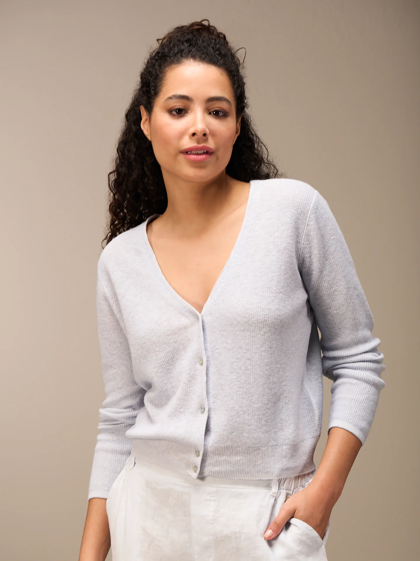 Strickjacke mit Knopfverschluss - Image 7