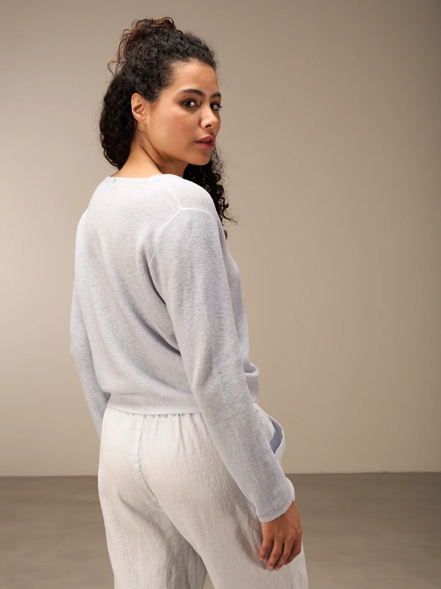 Strickjacke mit Knopfverschluss - Image 9