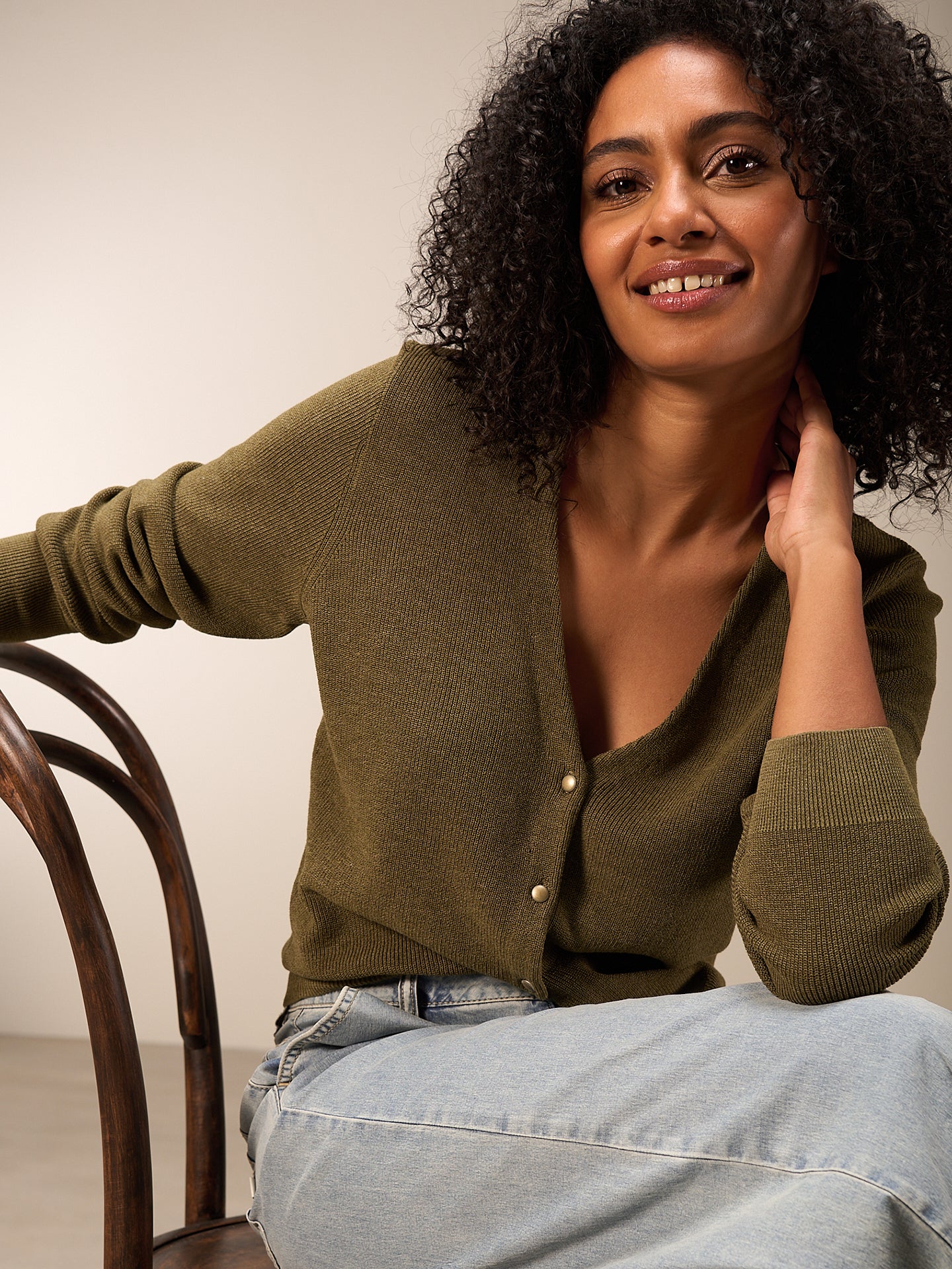 Strickjacke mit V-Ausschnitt - Image 13