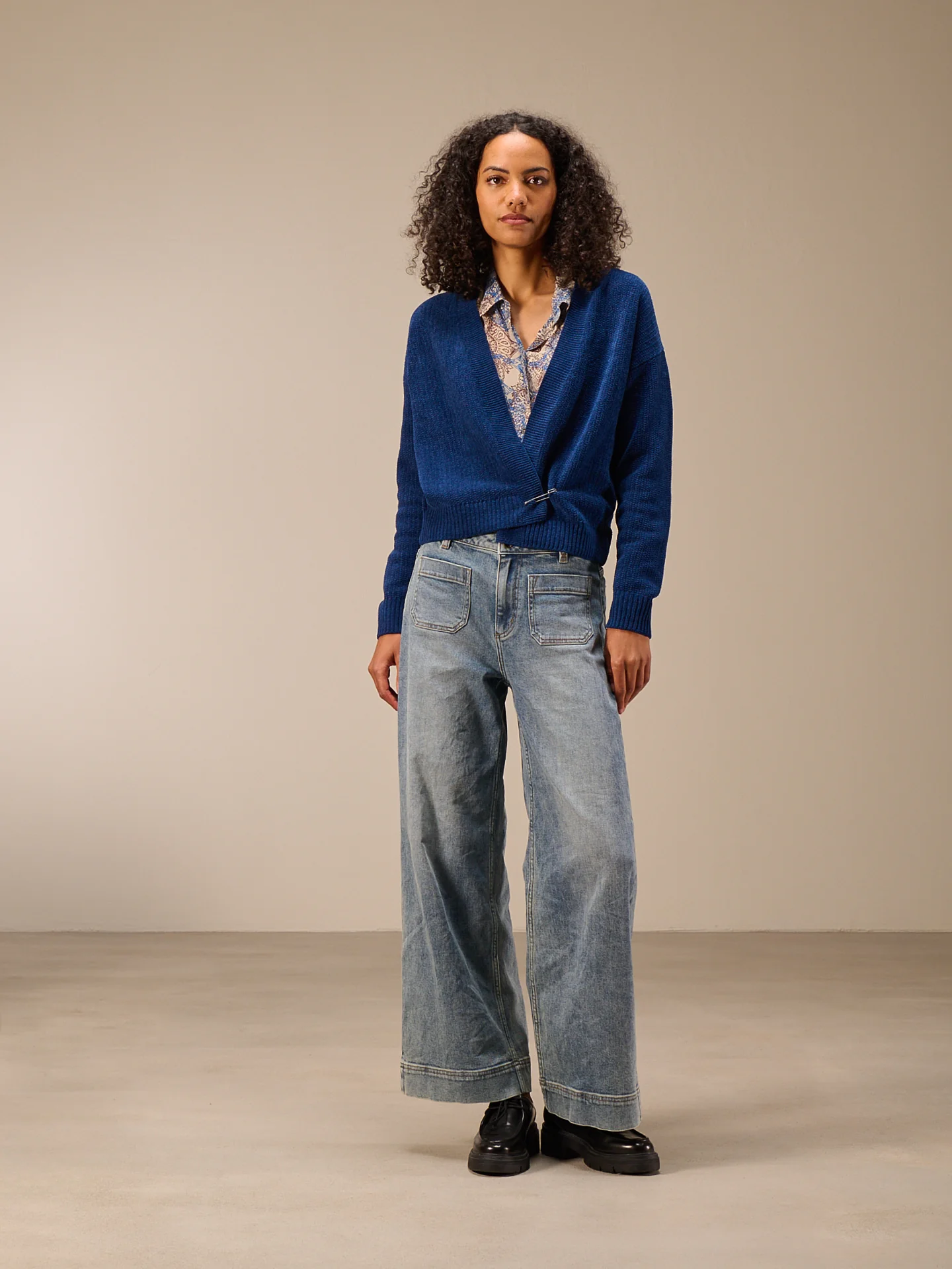 Strickjacke mit V-Ausschnitt - Image 3