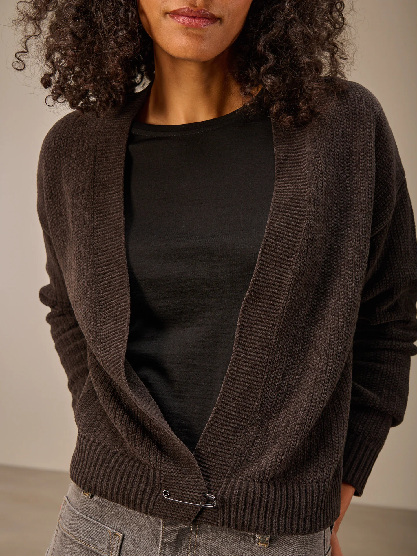 Strickjacke mit V-Ausschnitt - Image 9