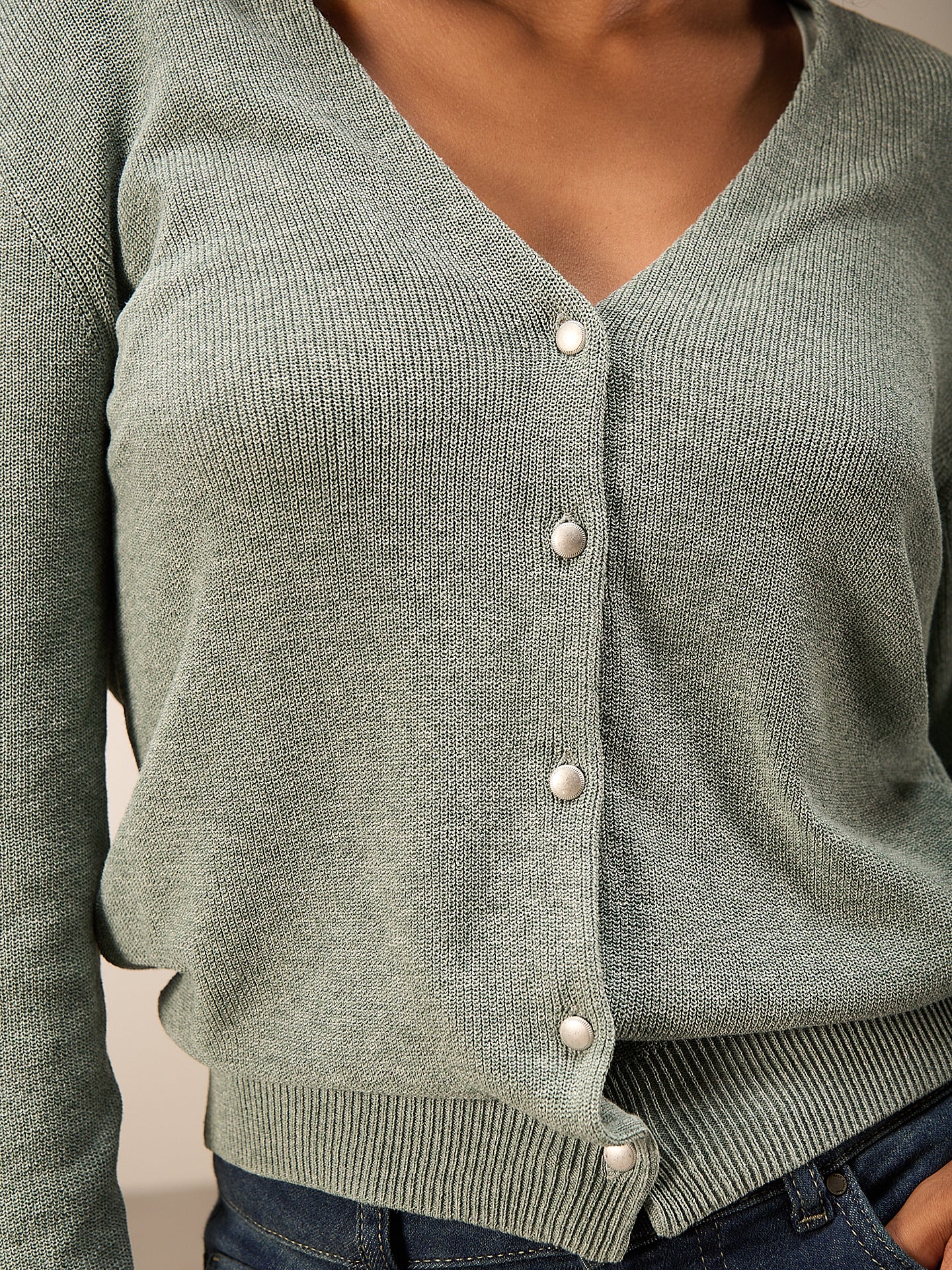 Strickjacke mit V-Ausschnitt - Image 18