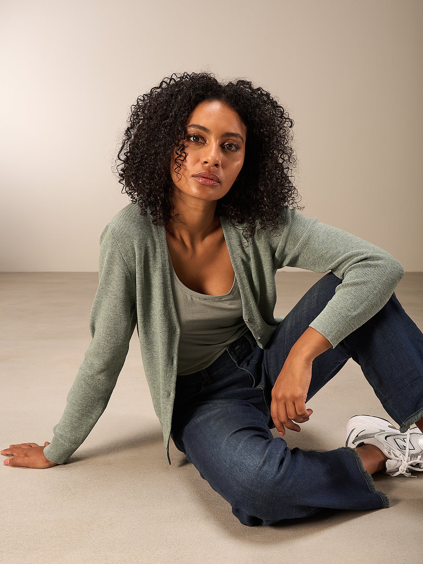 Strickjacke mit V-Ausschnitt - Image 20