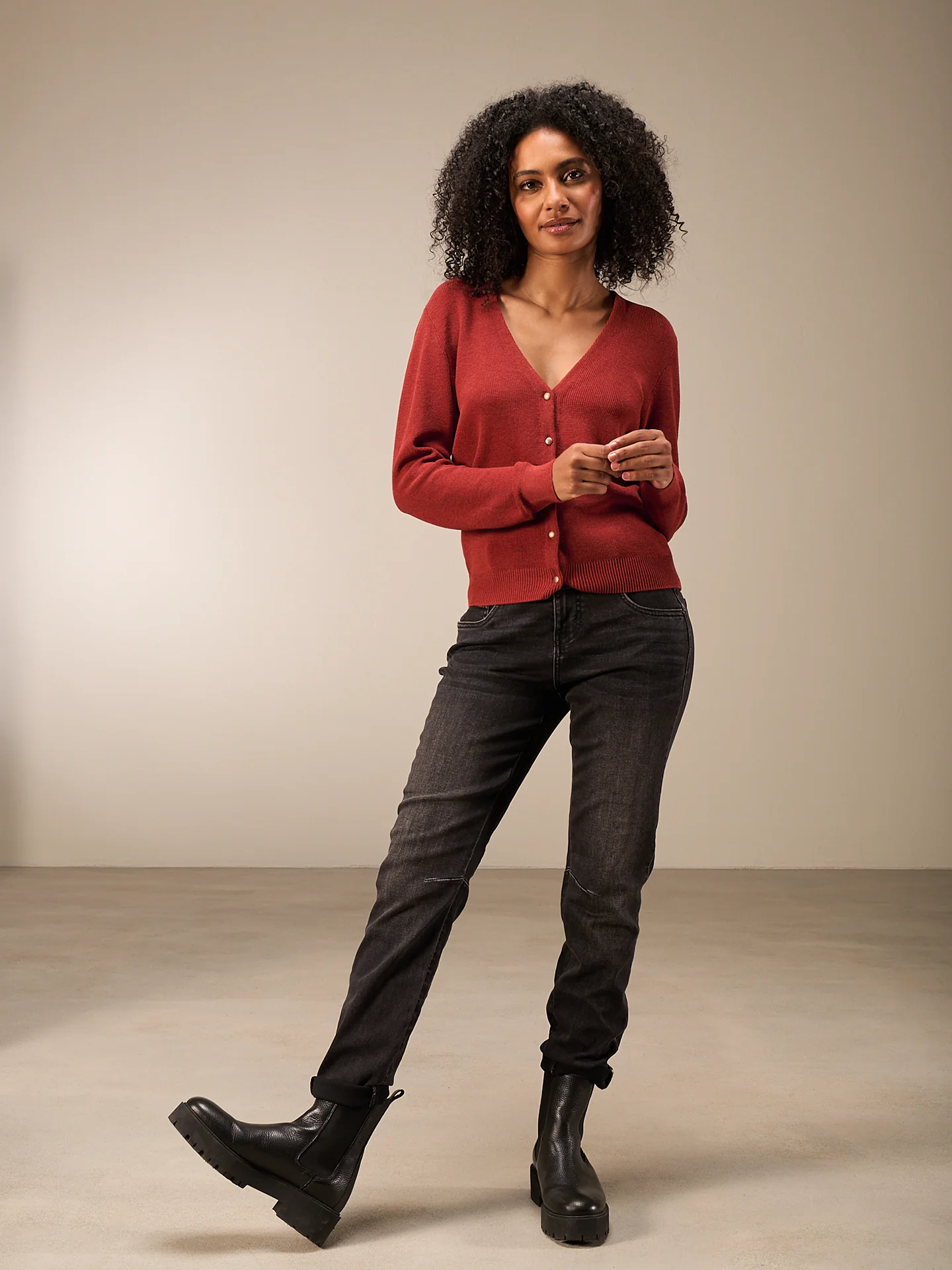 Strickjacke mit V-Ausschnitt - Image 27