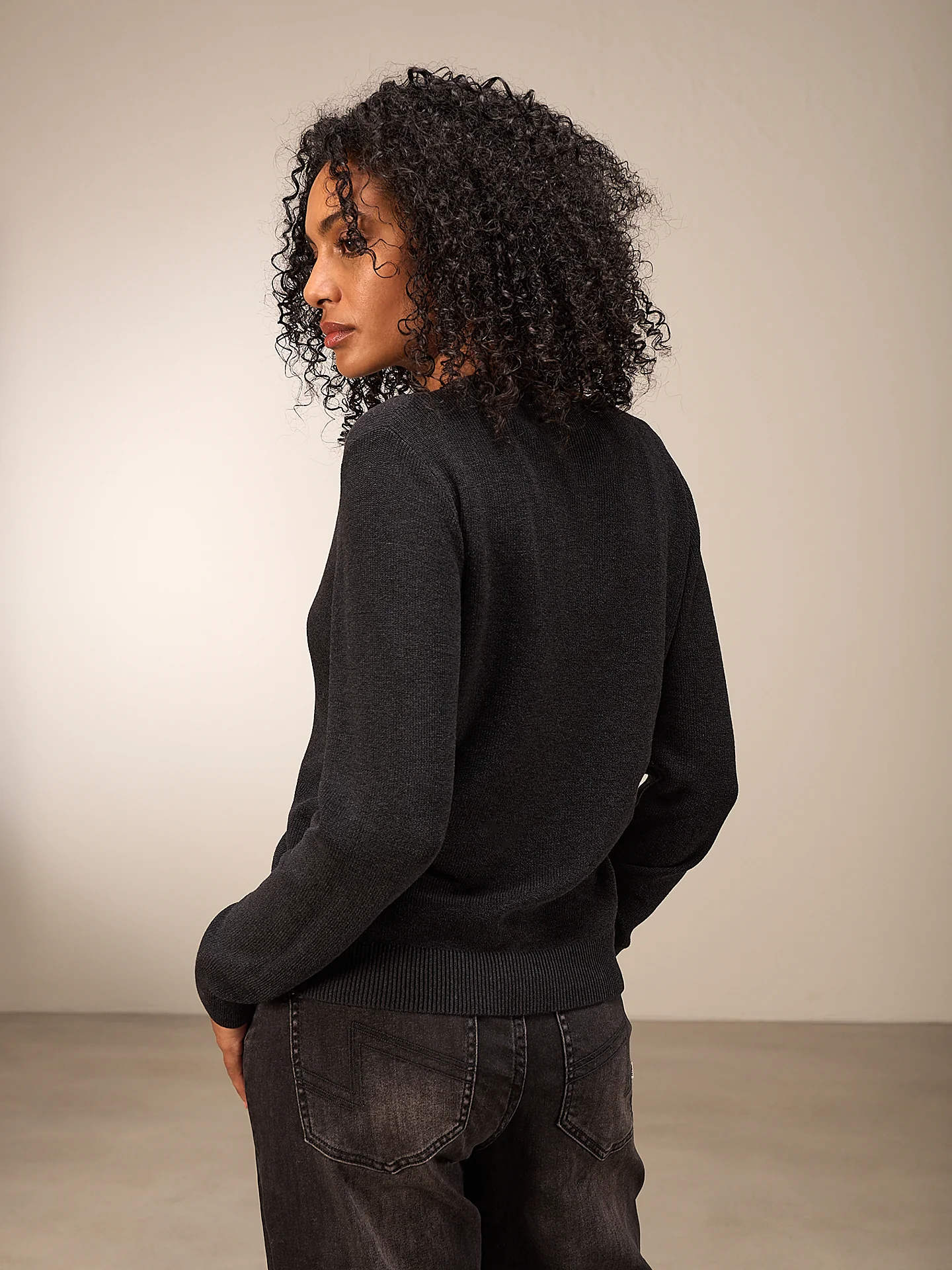 Strickjacke mit V-Ausschnitt - Image 3