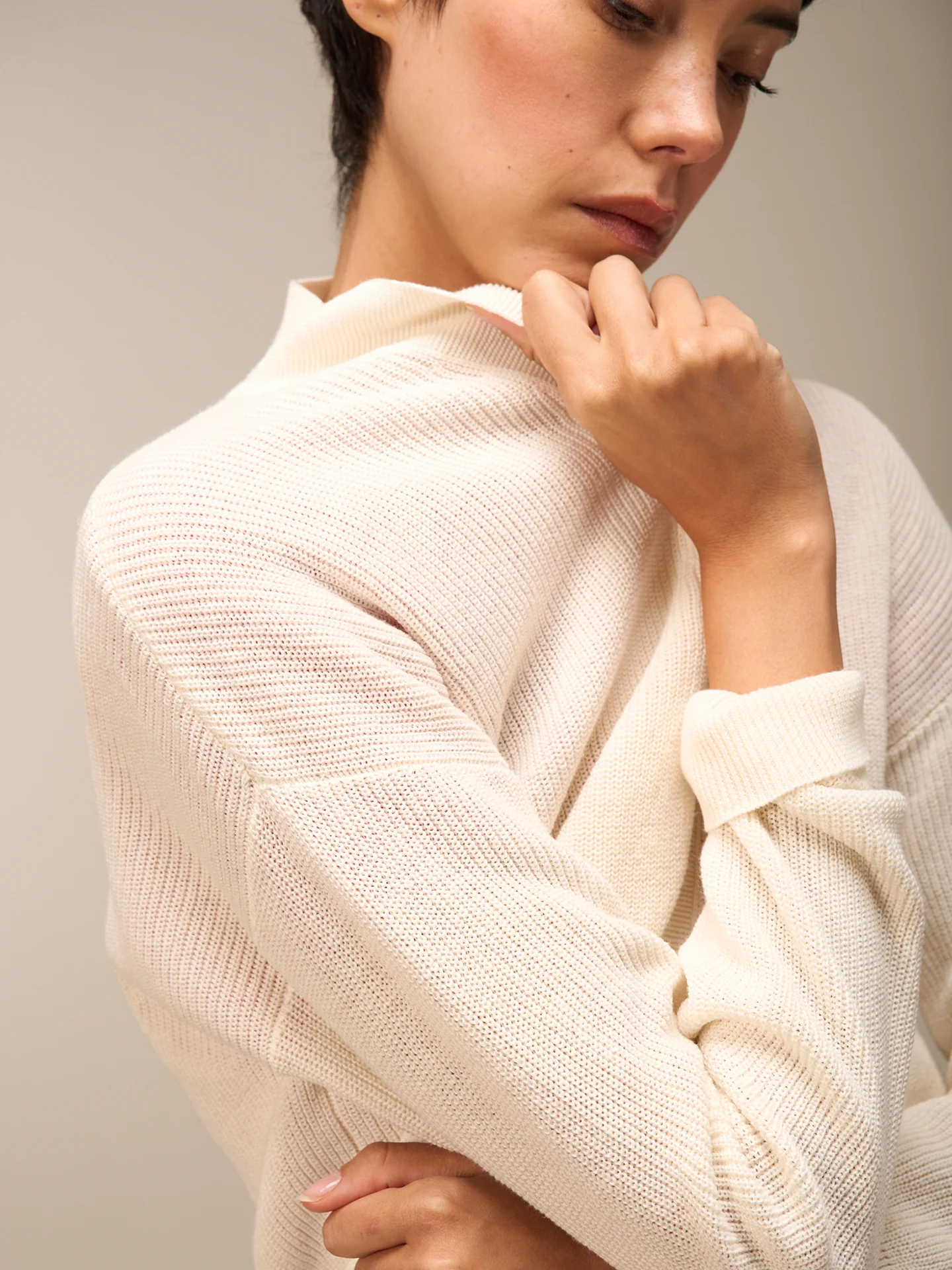 Strickjacke mit V-Ausschnitt - Image 14