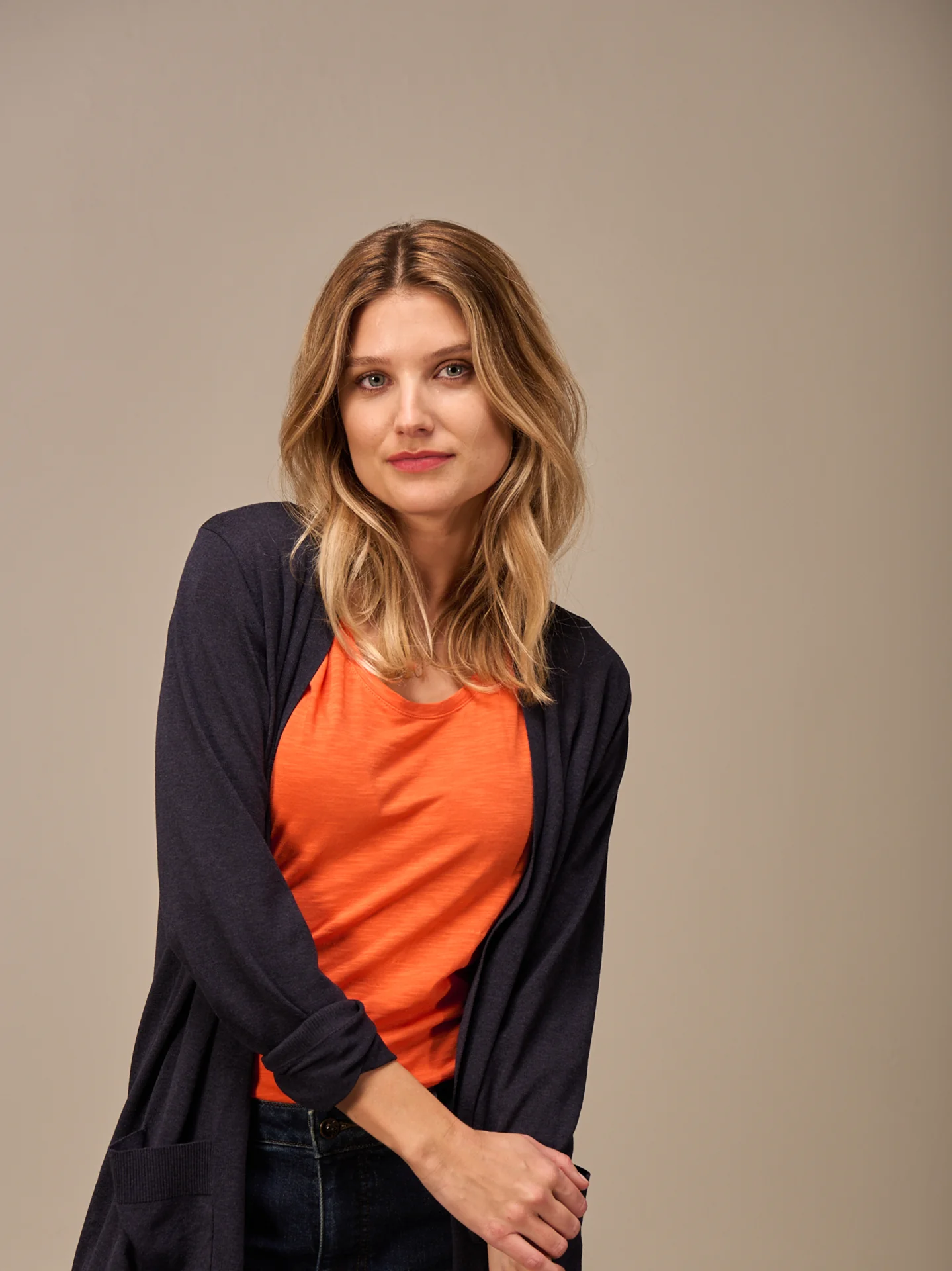 Strickjacke mit V-Ausschnitt - Image 13