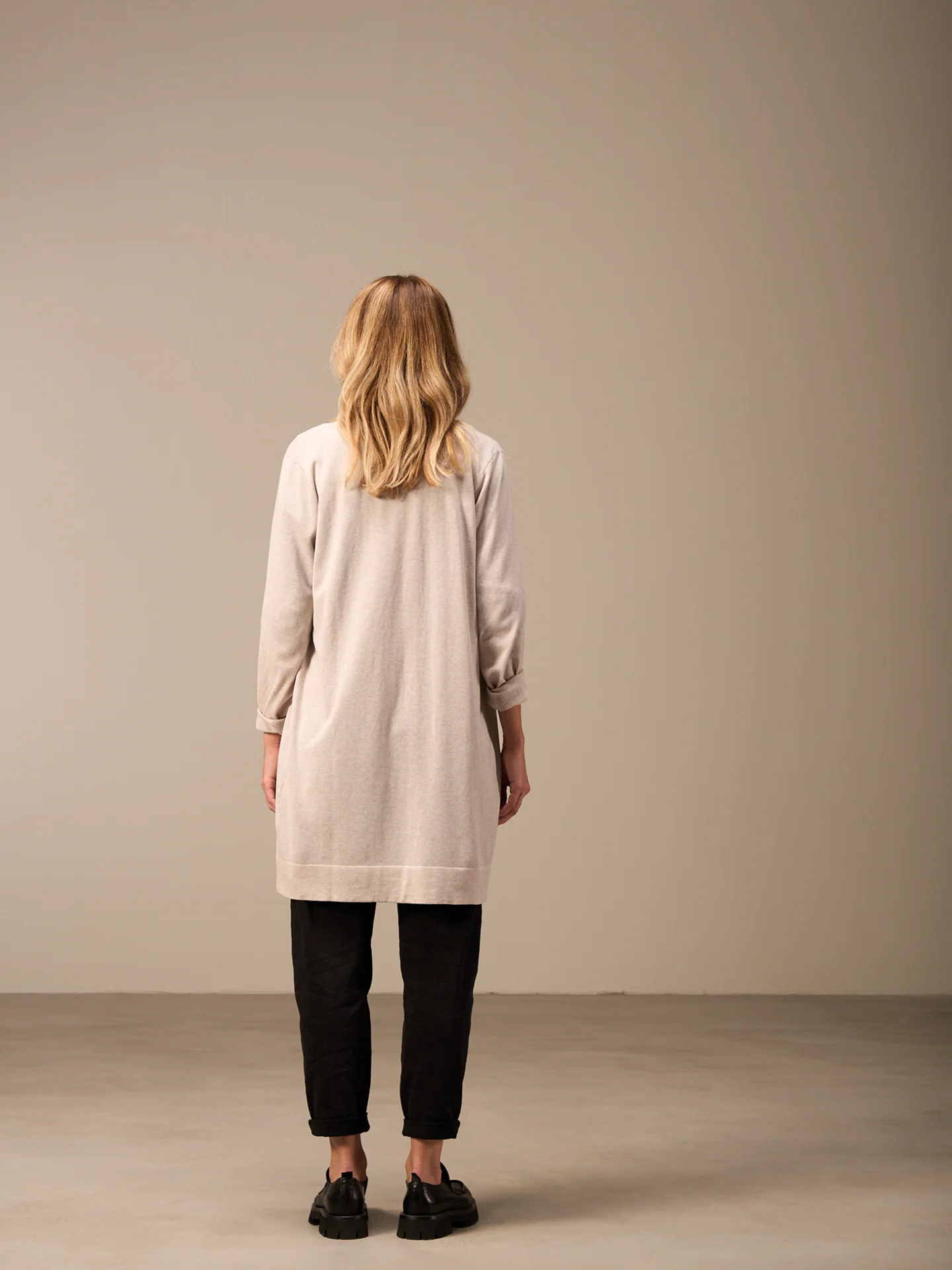 Strickjacke mit V-Ausschnitt - Image 8