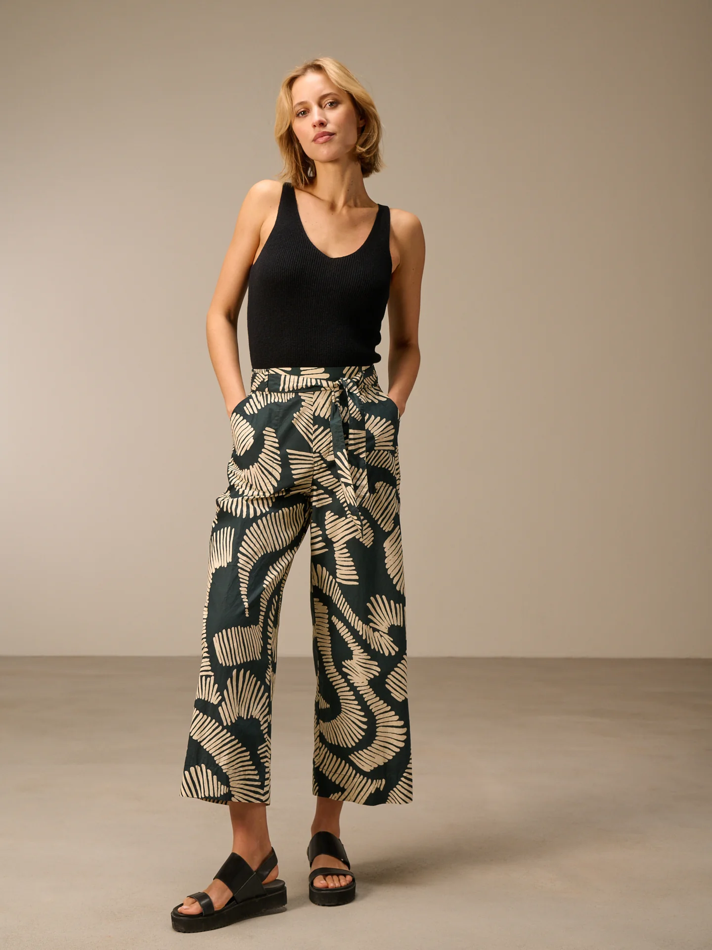 Top mit V-Ausschnitt - Image 3