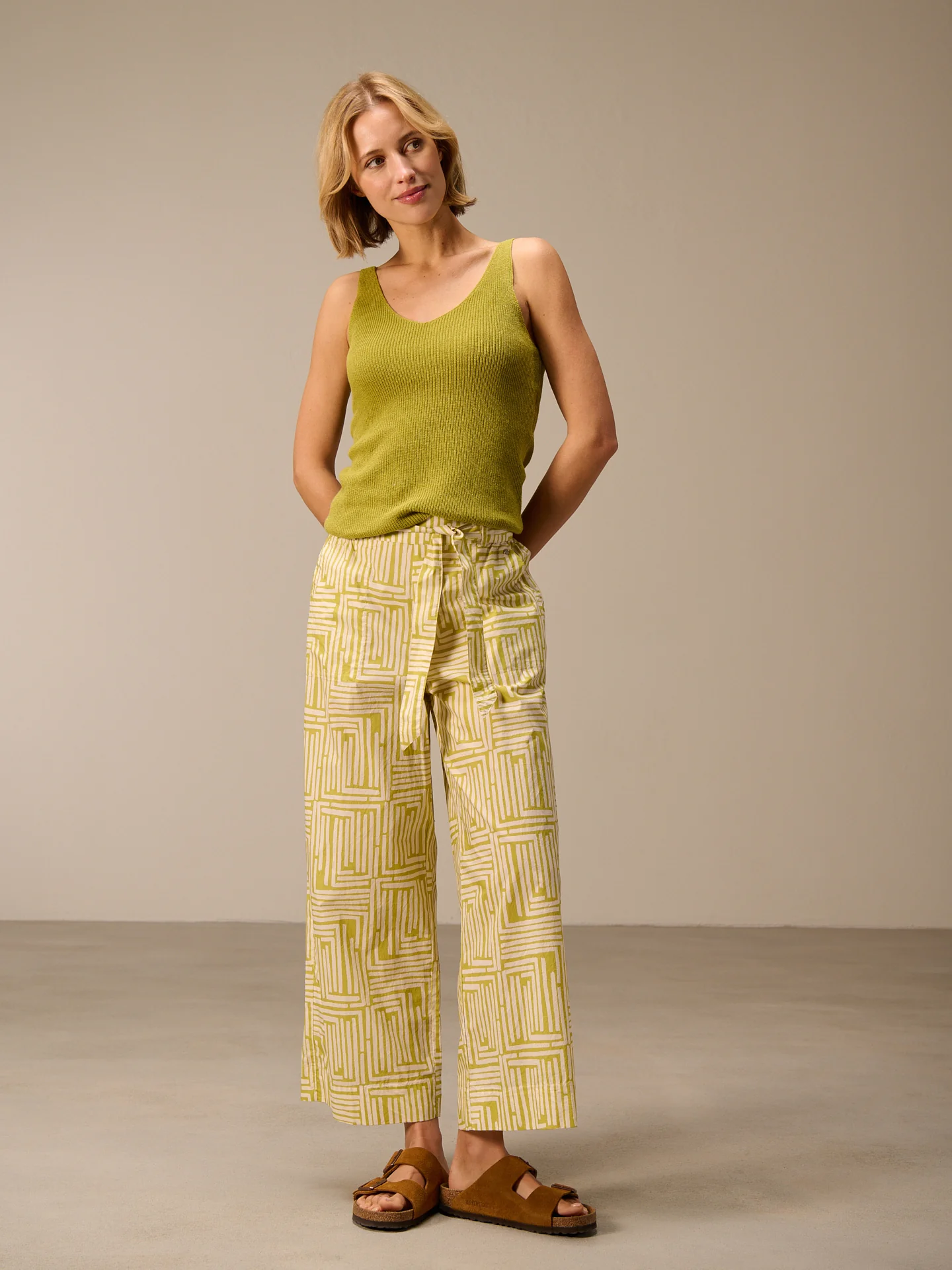 Top mit V-Ausschnitt - Image 7