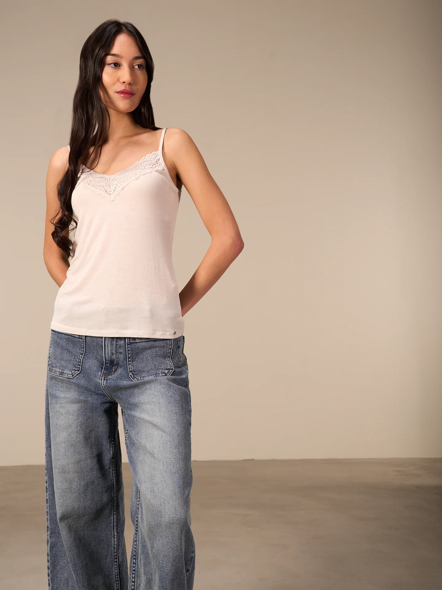 Trägertop mit Spitzenbesatz - Image 4